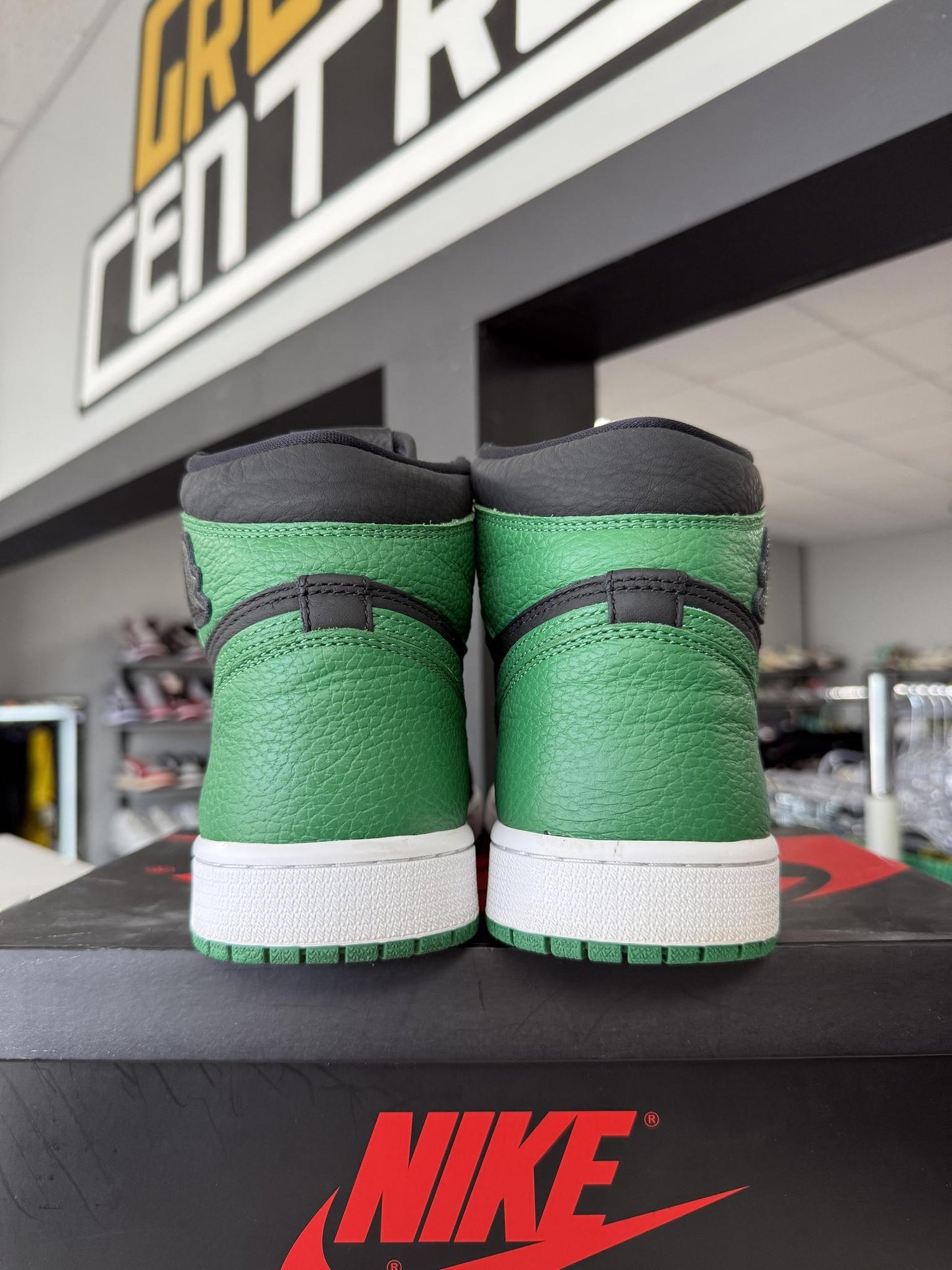 Jordan 1 "Pine Green 2.0" Used Size 9