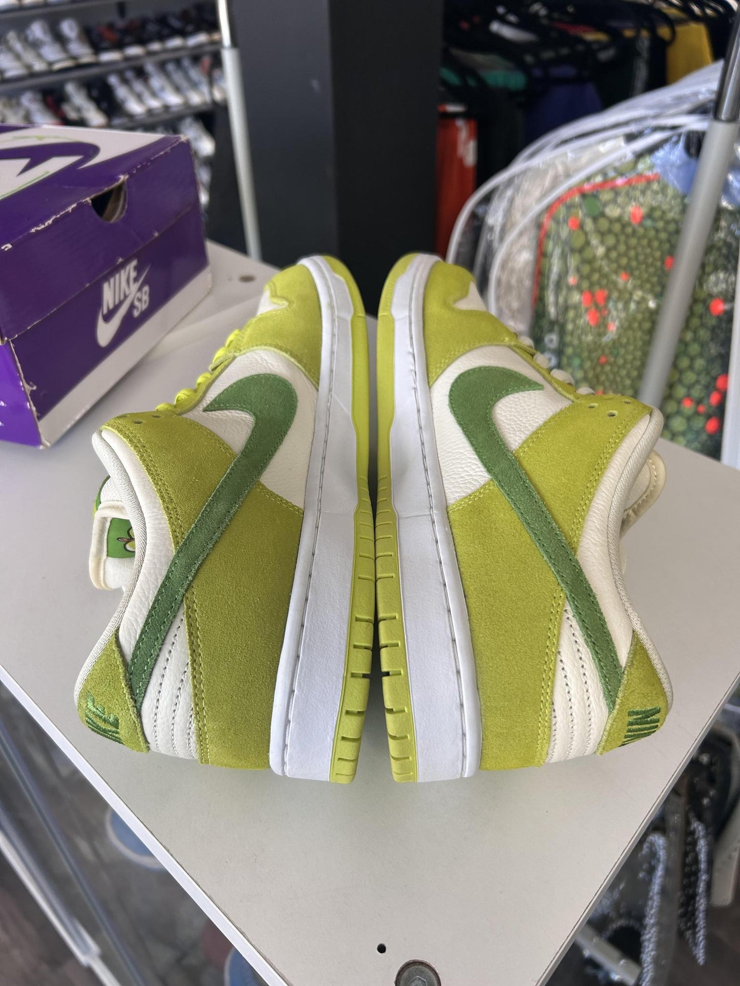 Dunk Low SB "Green Apple" Used Size 11