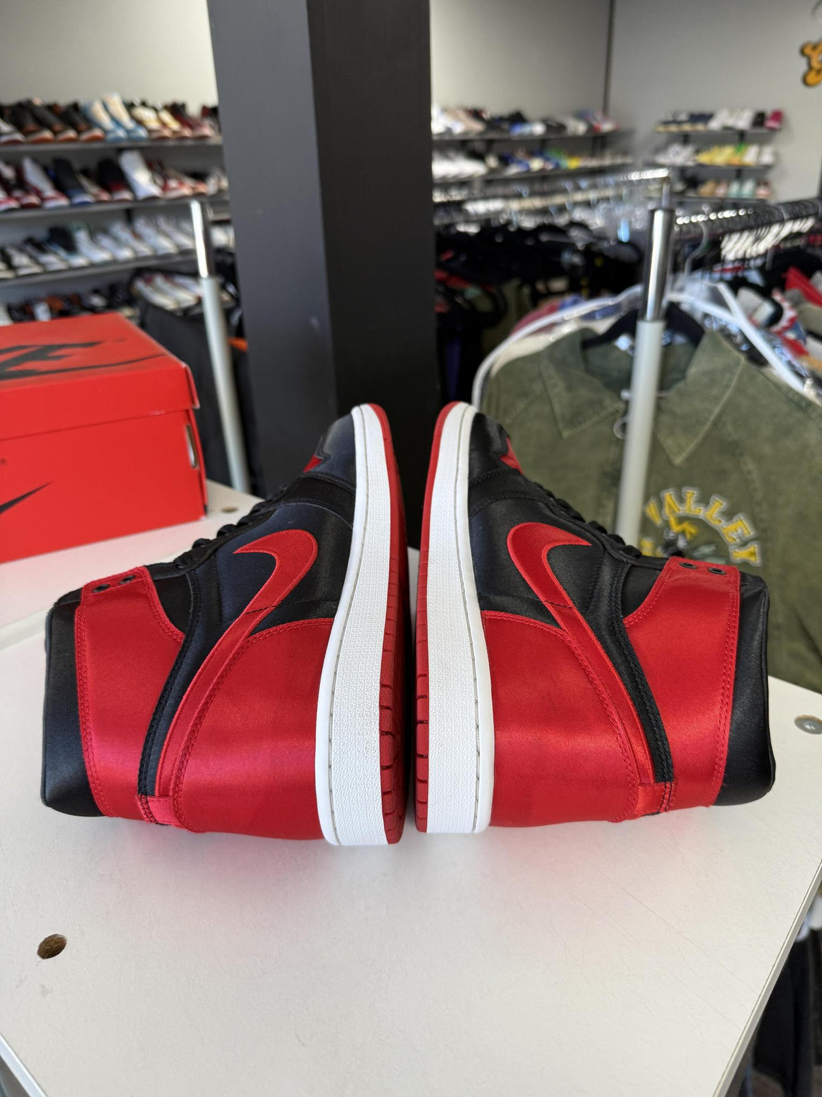 Jordan 1 "Satin Bred" Used Size 10.5