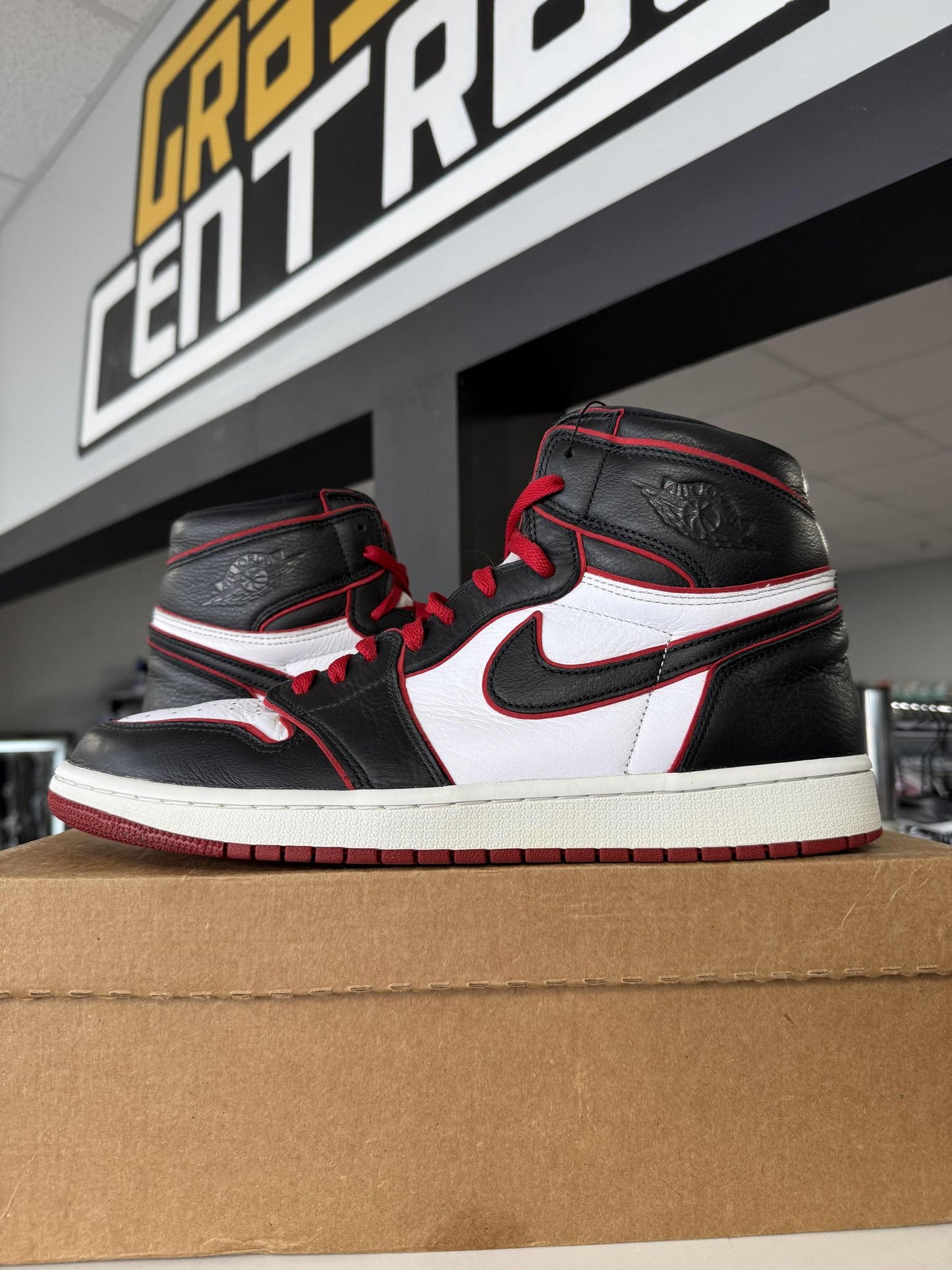 Jordan 1 "Bloodline" Used Size 13
