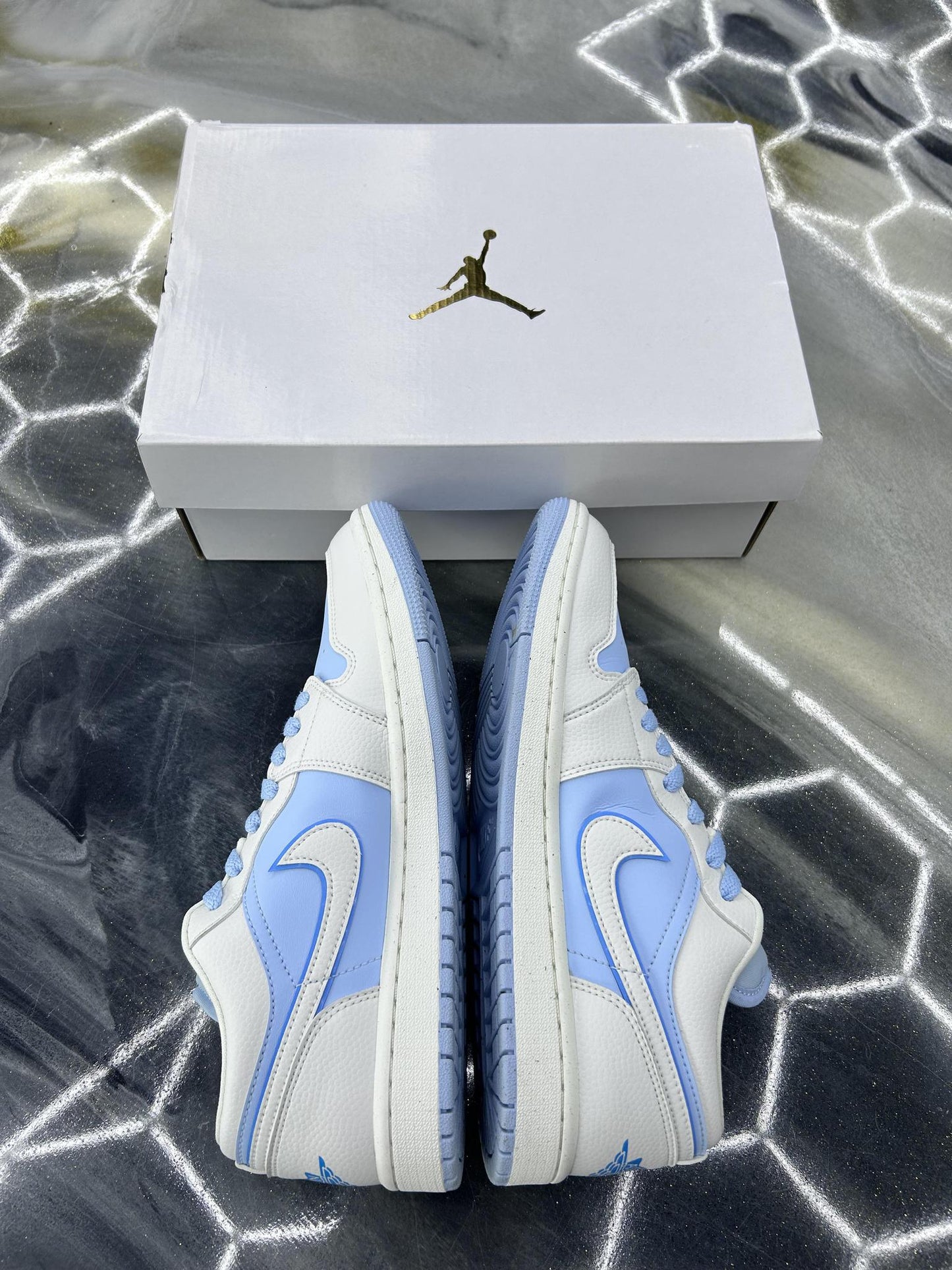 Jordan 1 Low "Reverse Ice Blue" Used Size 8.5