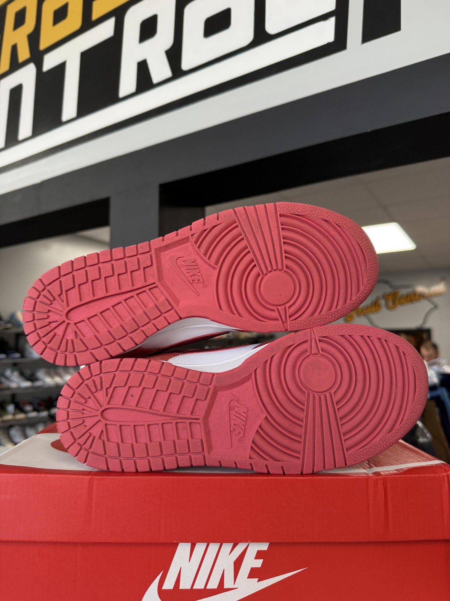 Nike Dunk Low "Valentines Day" Used Size 7Y/8.5W