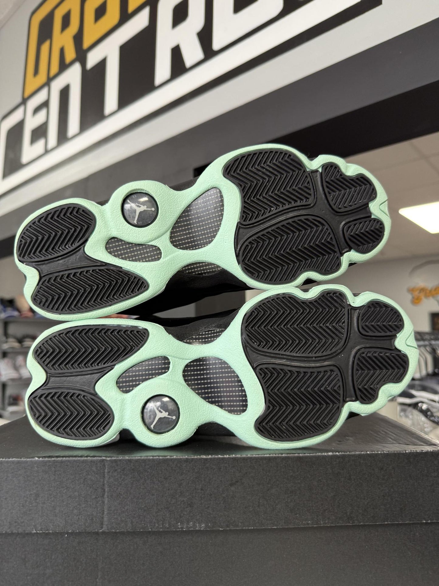 Jordan 13 "Mint Green Black" Used Size 7Y/8.5W