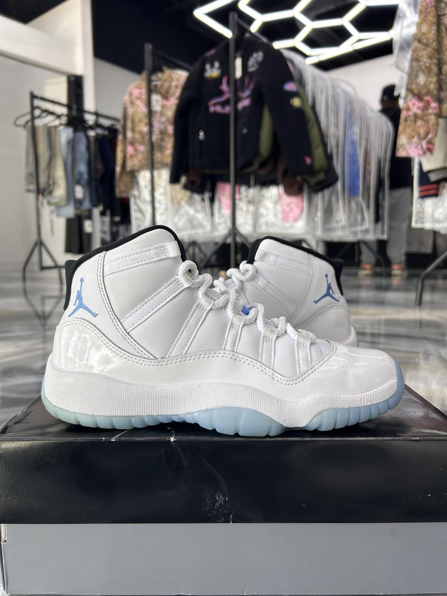 Jordan 11 "Legend Blue" Used Size 6.5Y/8W