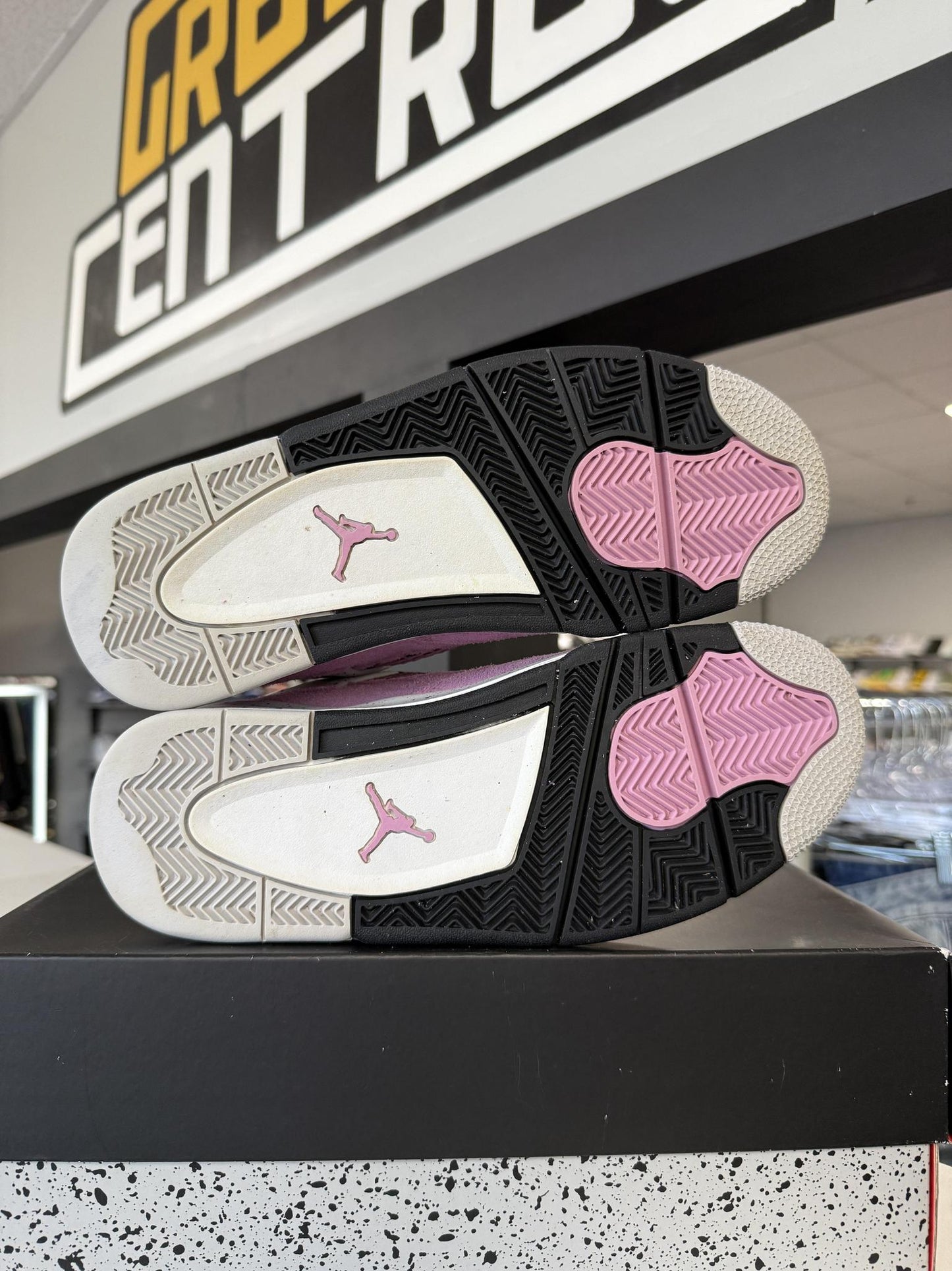 Jordan 4 "Orchid" Used Size 8.5