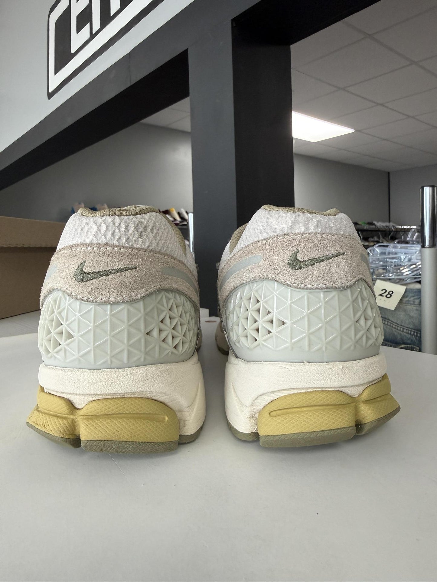 Nike Vomero 5 "Olive" Used Size 11.5