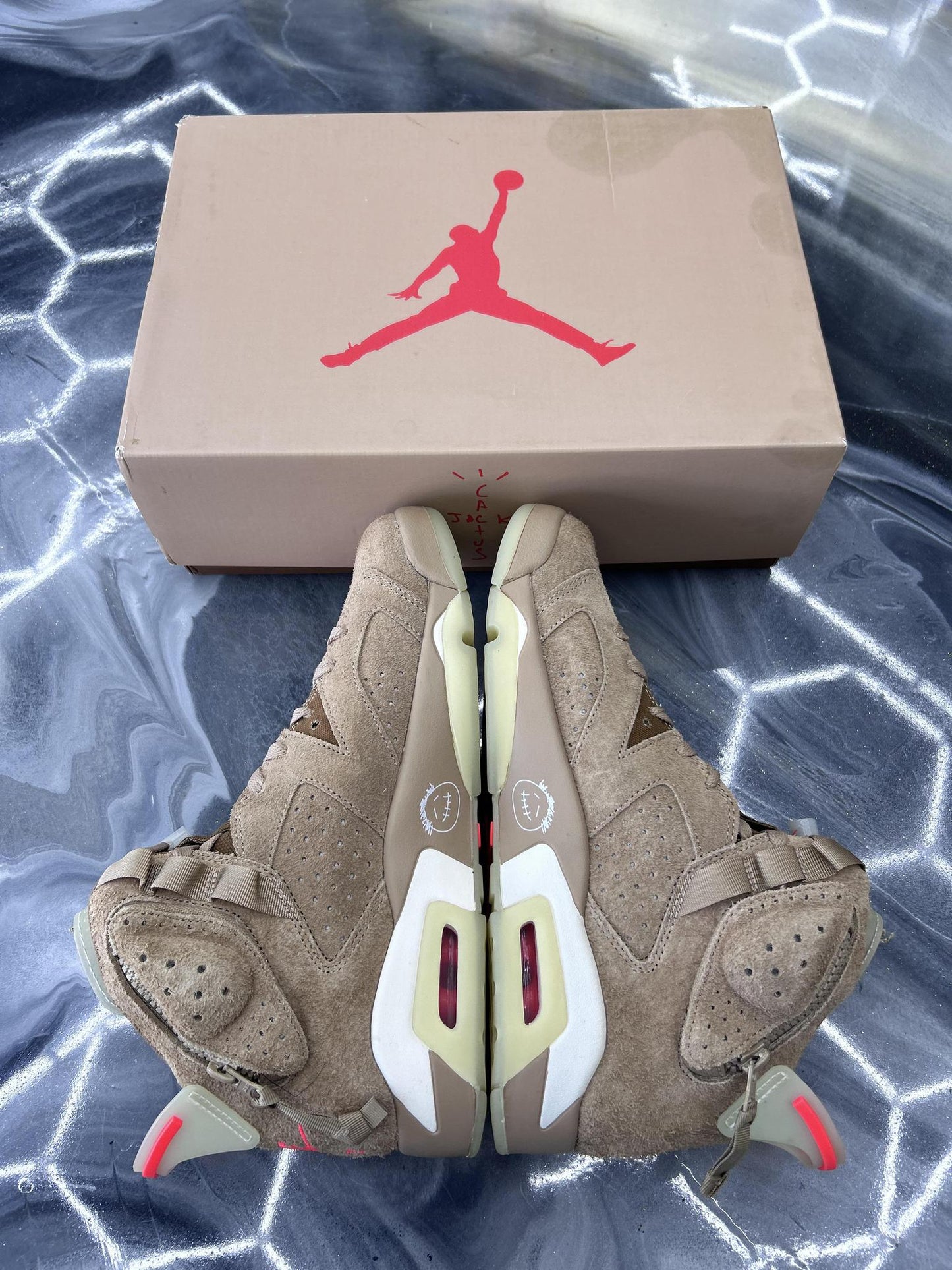 Jordan 6 x Travis Scott "British Khaki" Used Size 10