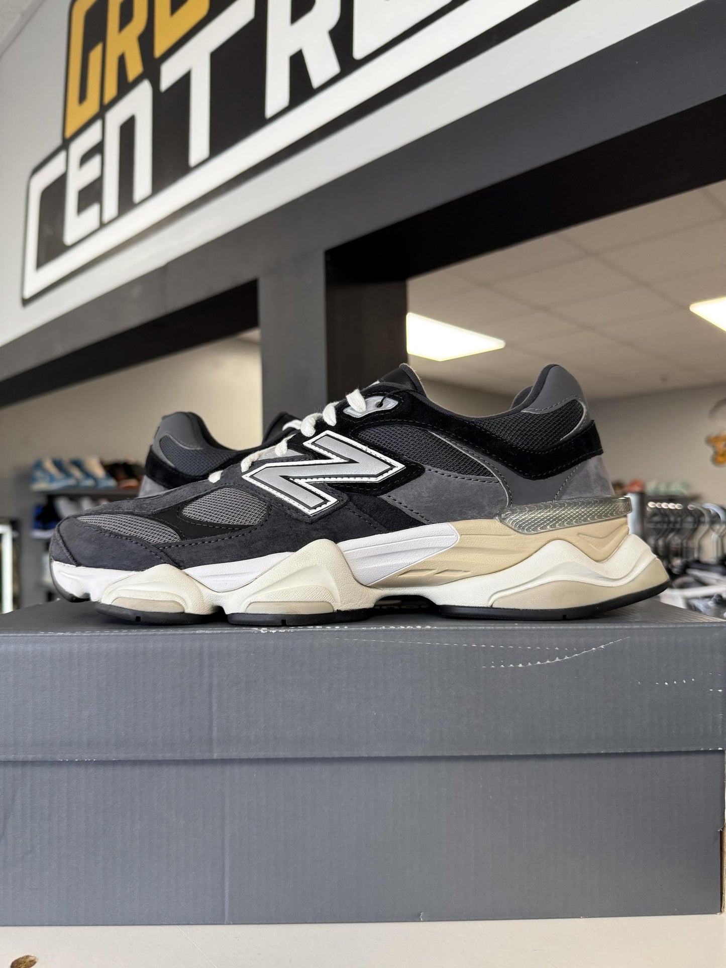 New Balance 9060 "Charcoal" Used Size 9.5