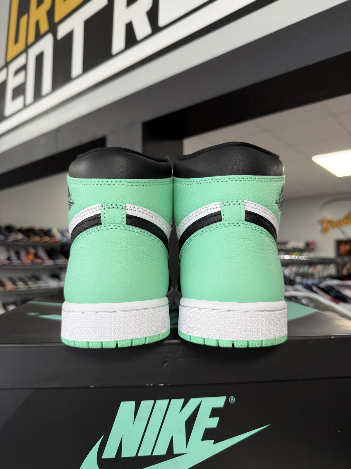 Jordan 1 "Green Glow" Used Size 11