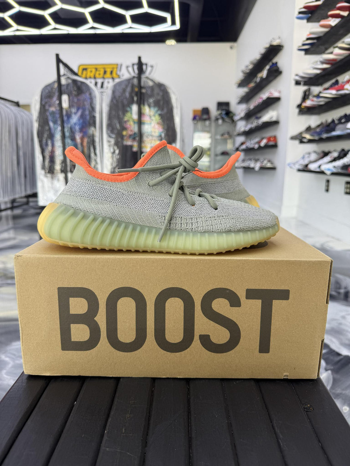 Yeezy 350 V2 "Desert Sage" Used Size 7Y/8.5W