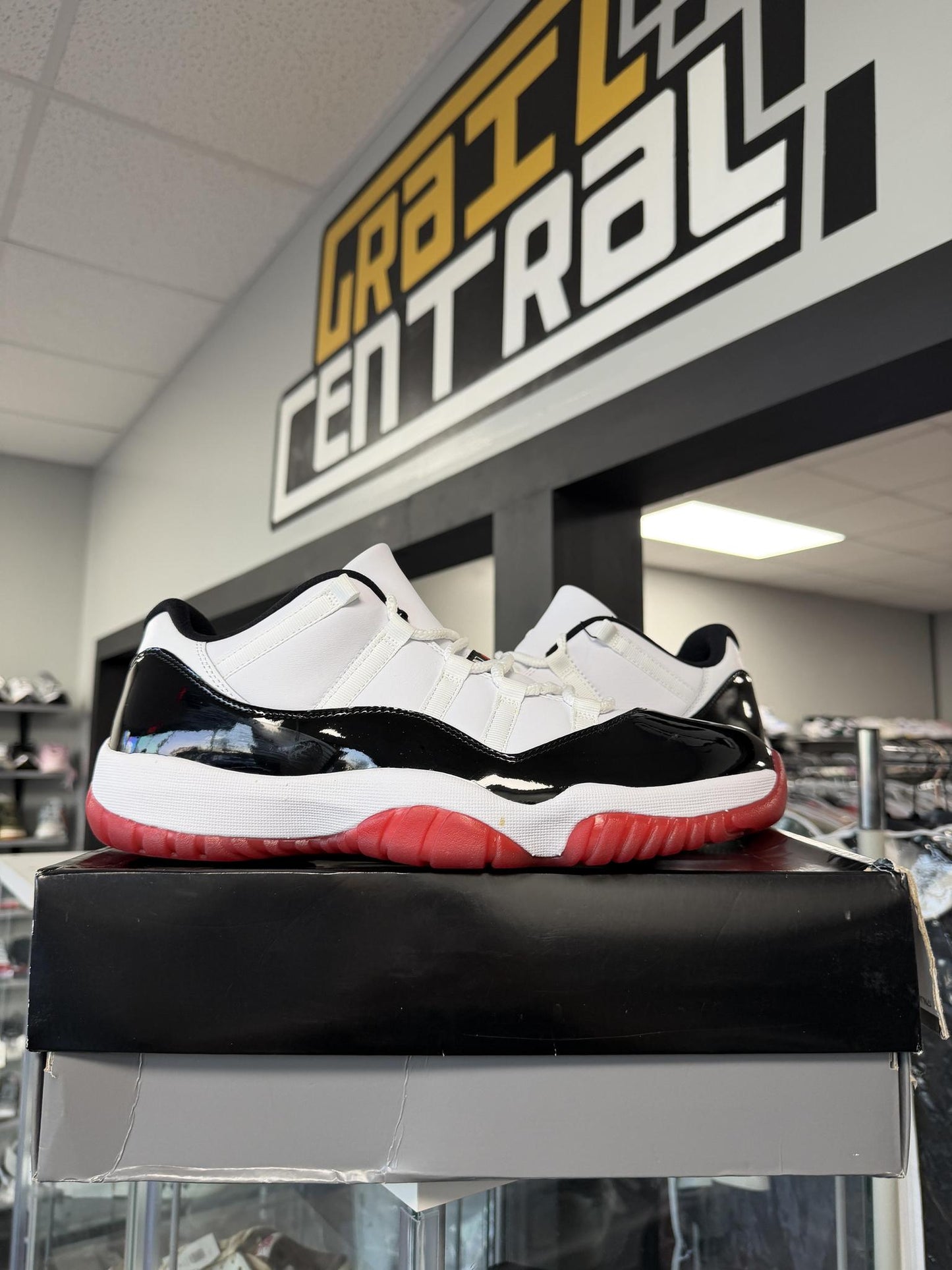 Jordan 11 Low "Concord Bred" Used Size 13