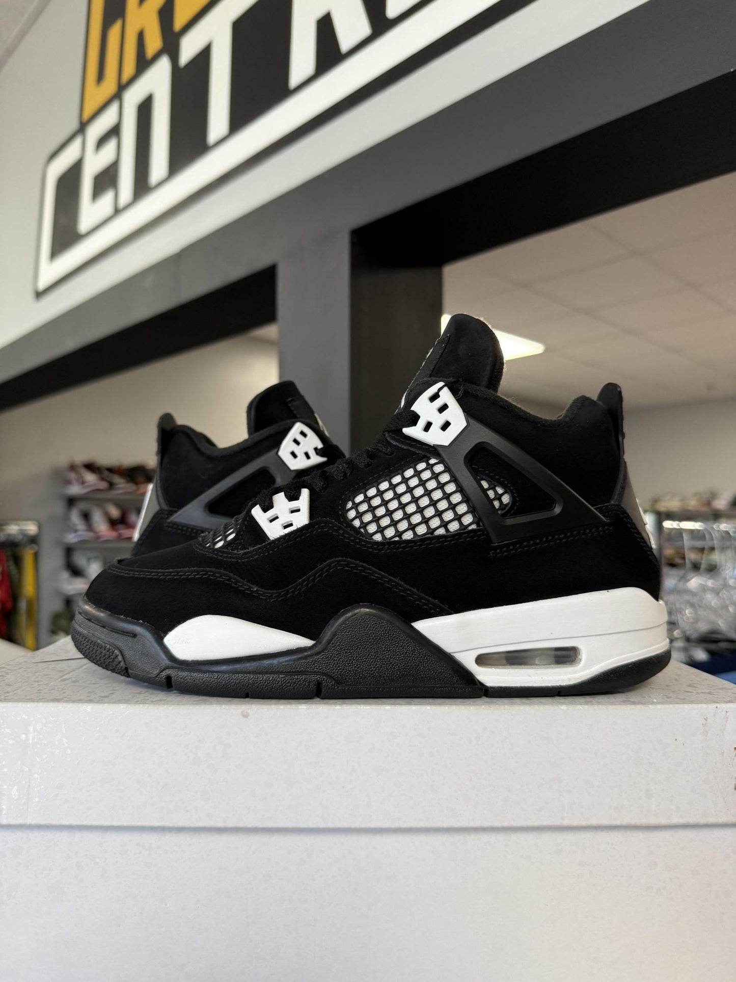 Jordan 4 "White Thunder" Used Size 5.5Y/7W