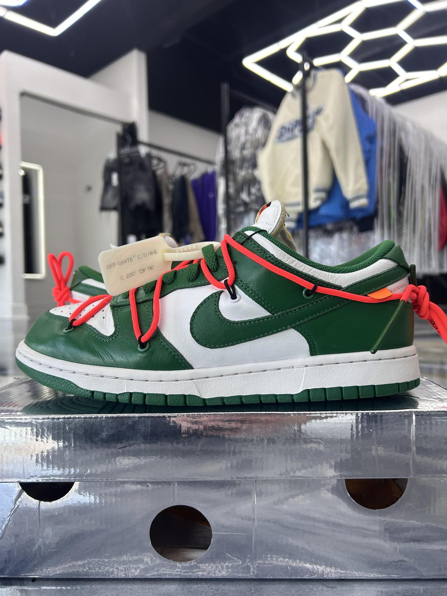 Nike Dunk Low Off-White "Pine Green" Used Size 9.5