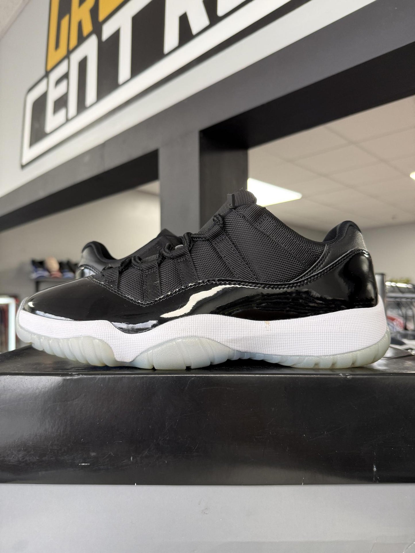 Jordan 11 Low "Space Jam" Used Size 8.5