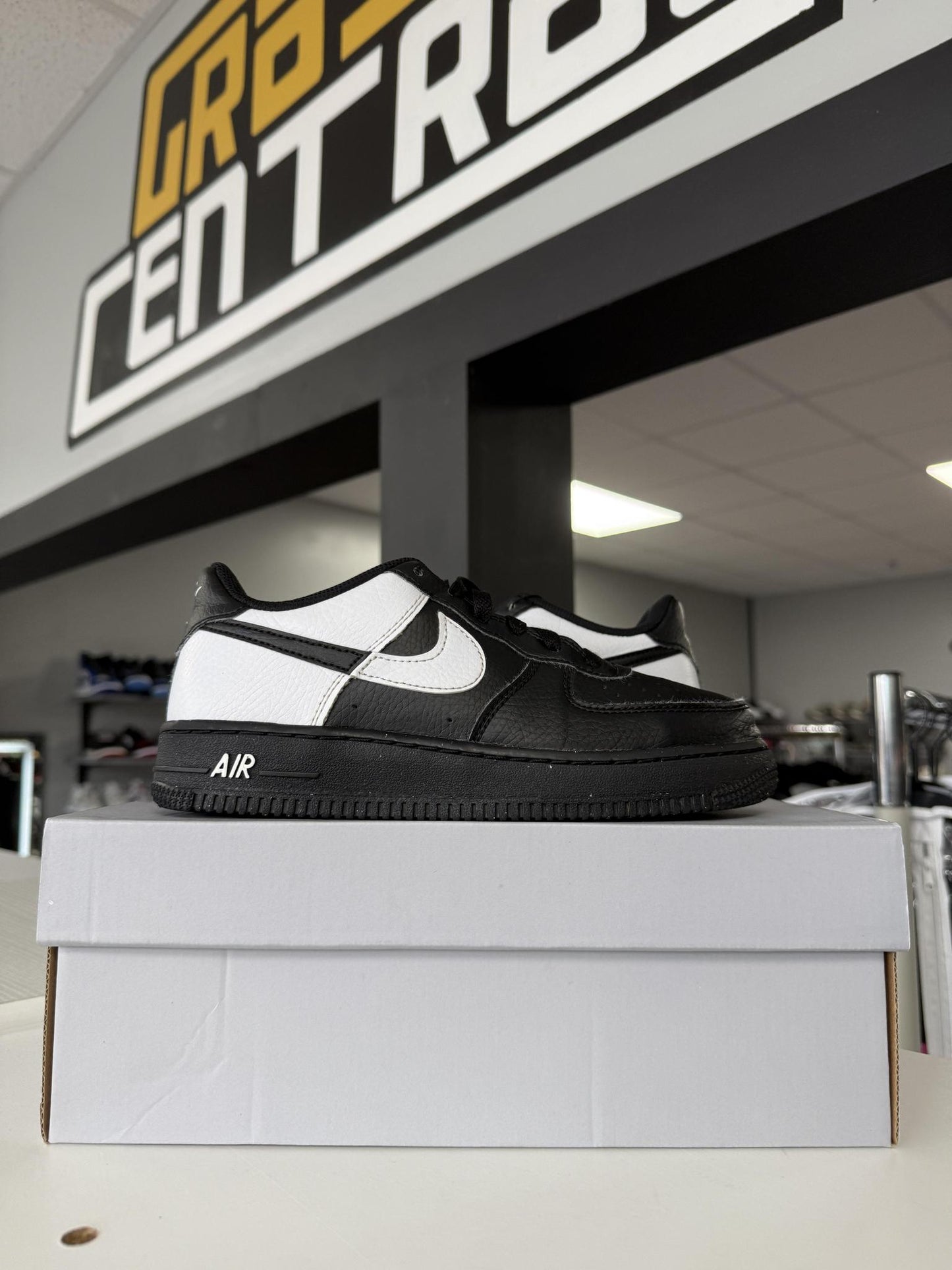 Nike Air Force 1 Low "Black White" Used Size 5.5Y/7W