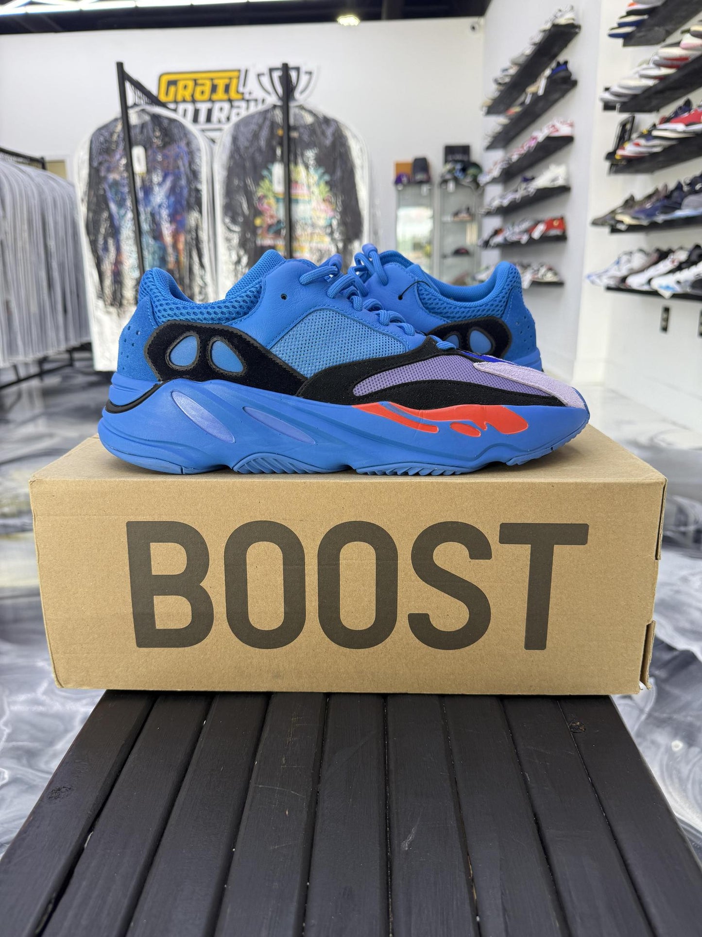 Yeezy 700 "Hi Res Blue" Used Size 13.5
