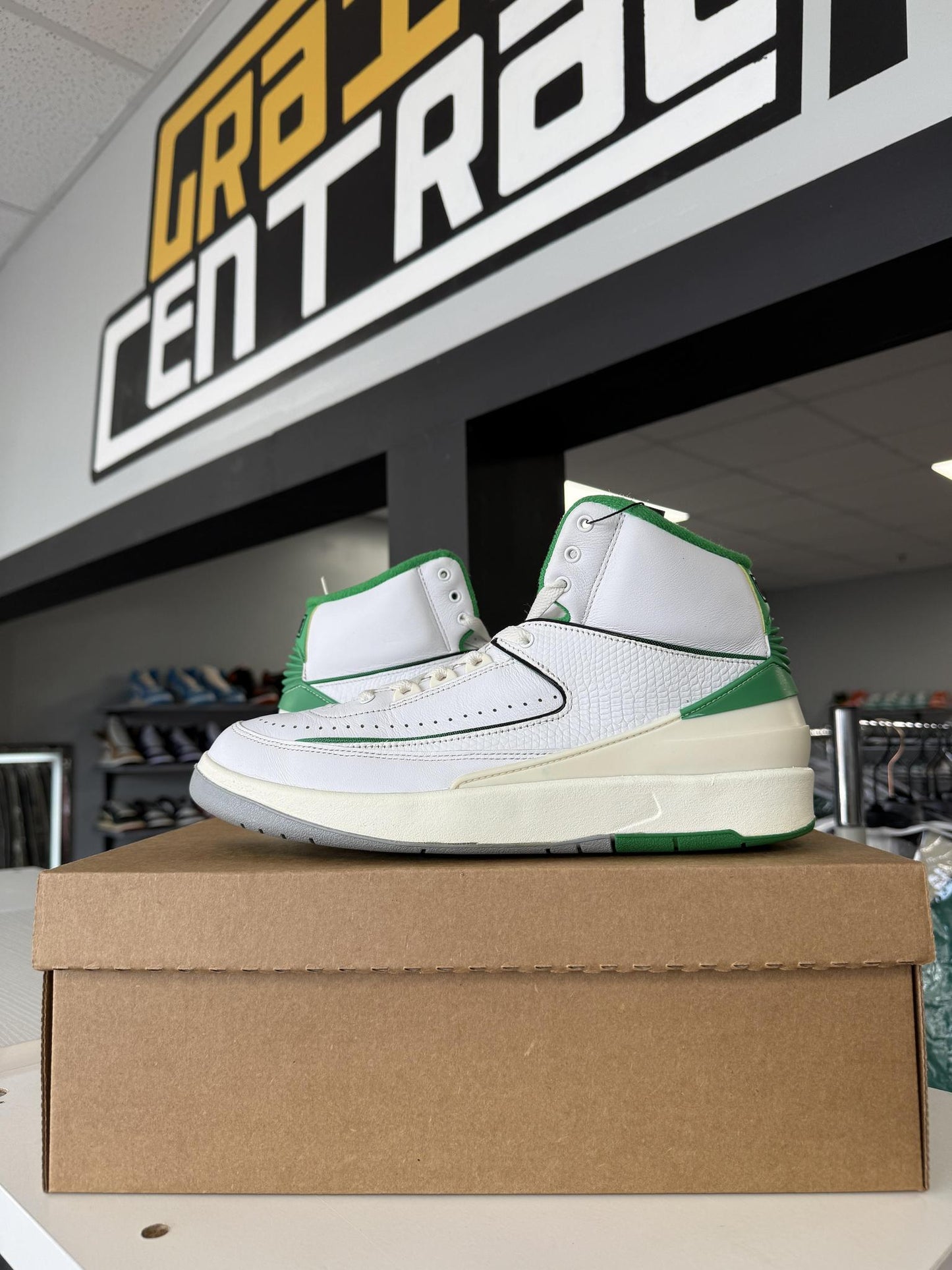 Jordan 2 "Lucky Green" Used Size 9.5