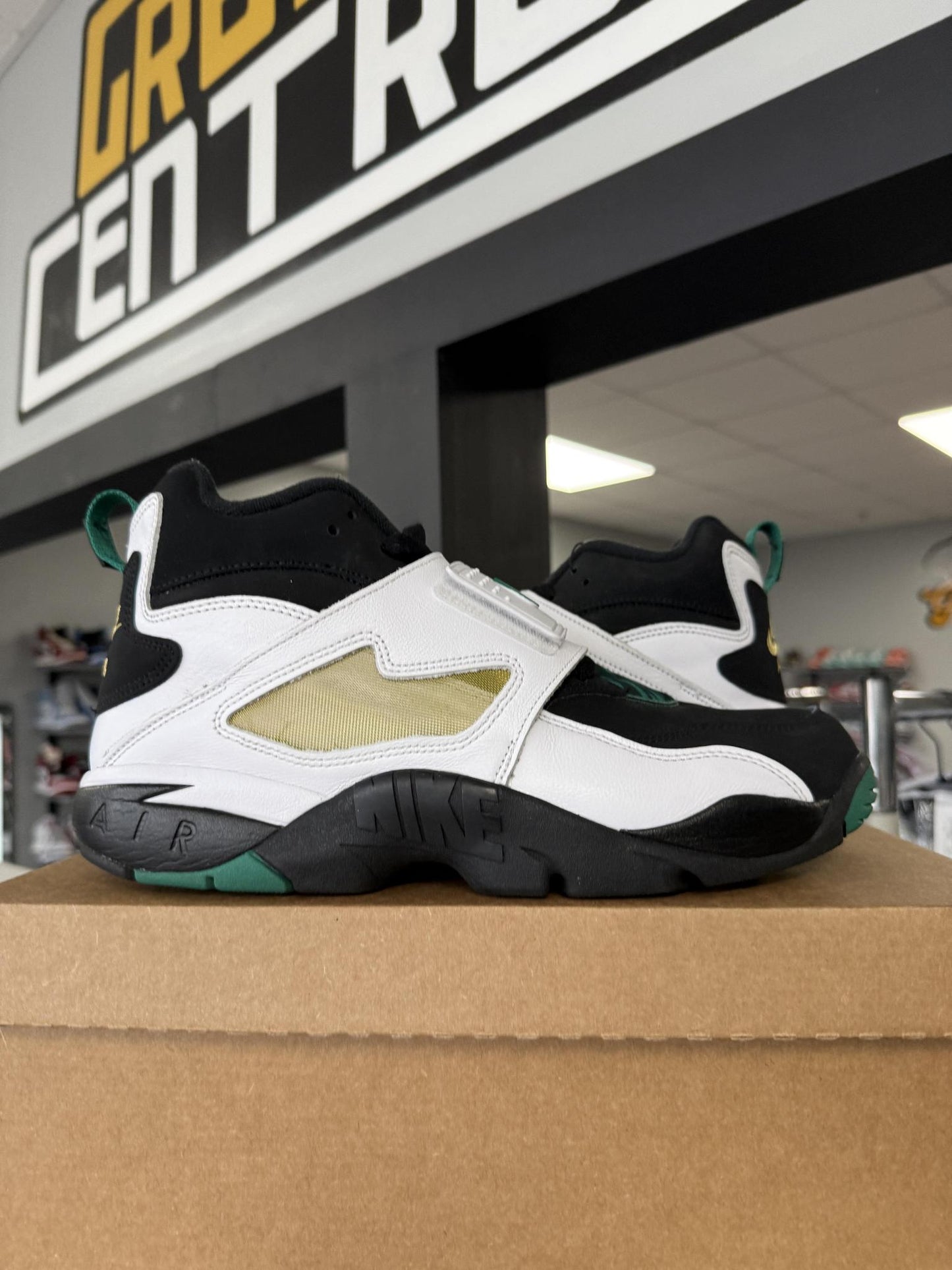 Nike Diamond Turf "Emerald" Used Size 11