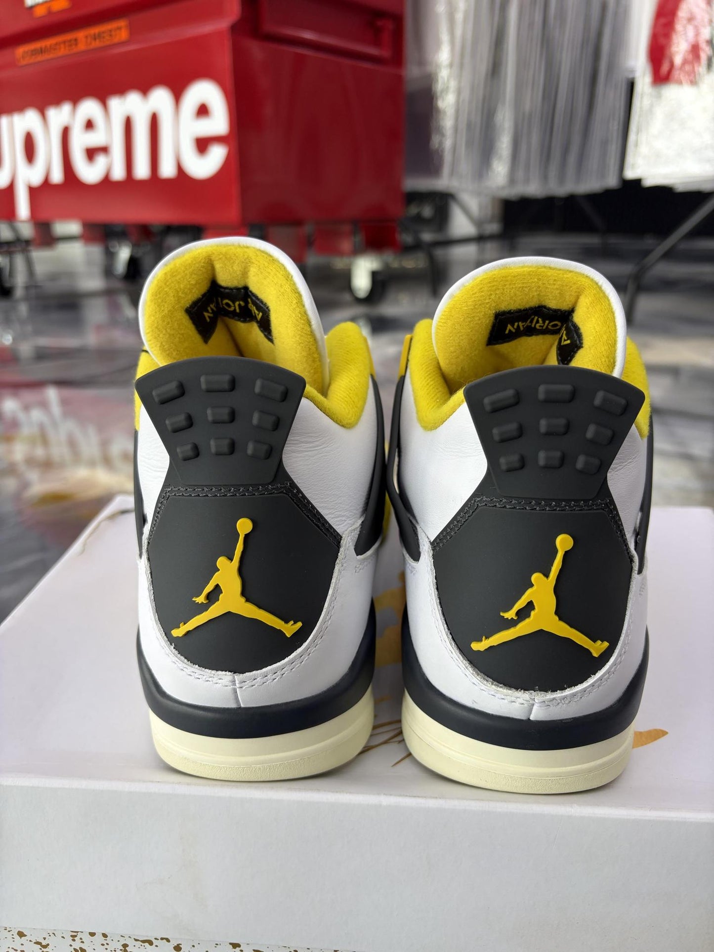 Jordan 4 "Vivid Sulfur" Used Size 10.5W/9M