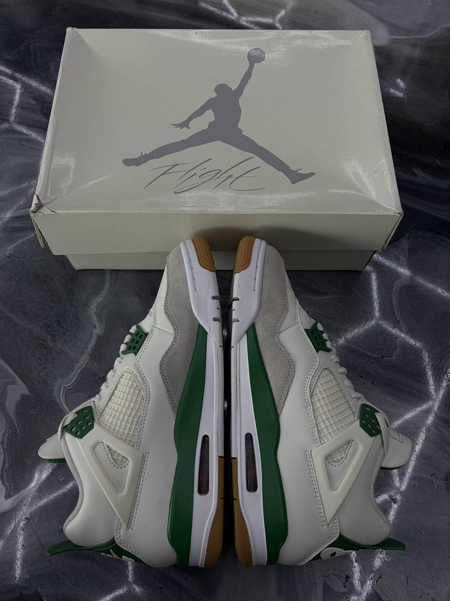 Jordan 4 SB "Pine Green" Used Size 9