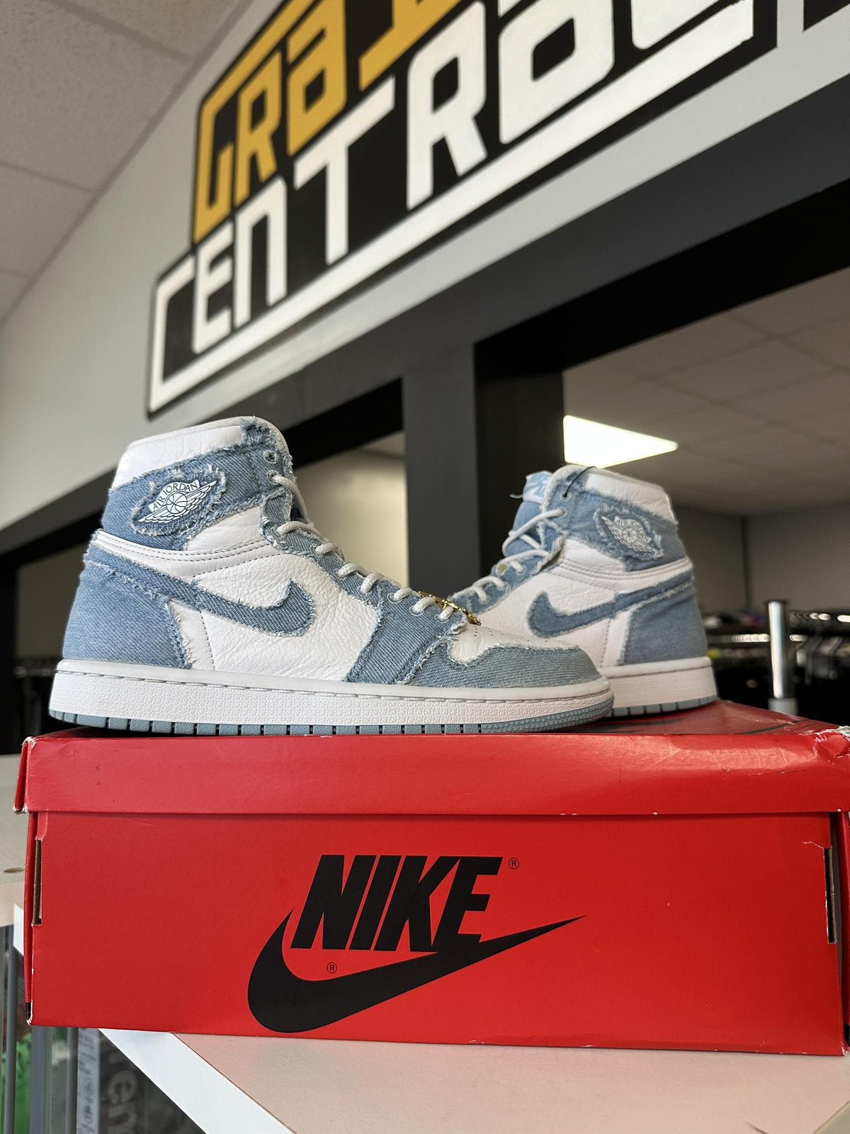 Jordan 1 "Denim" Size 6Y/7.5W Used