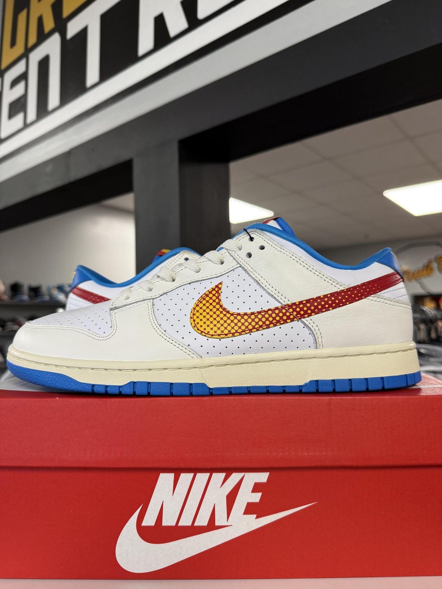 Nike Dunk Low "Pop Art" Used Size 11.5