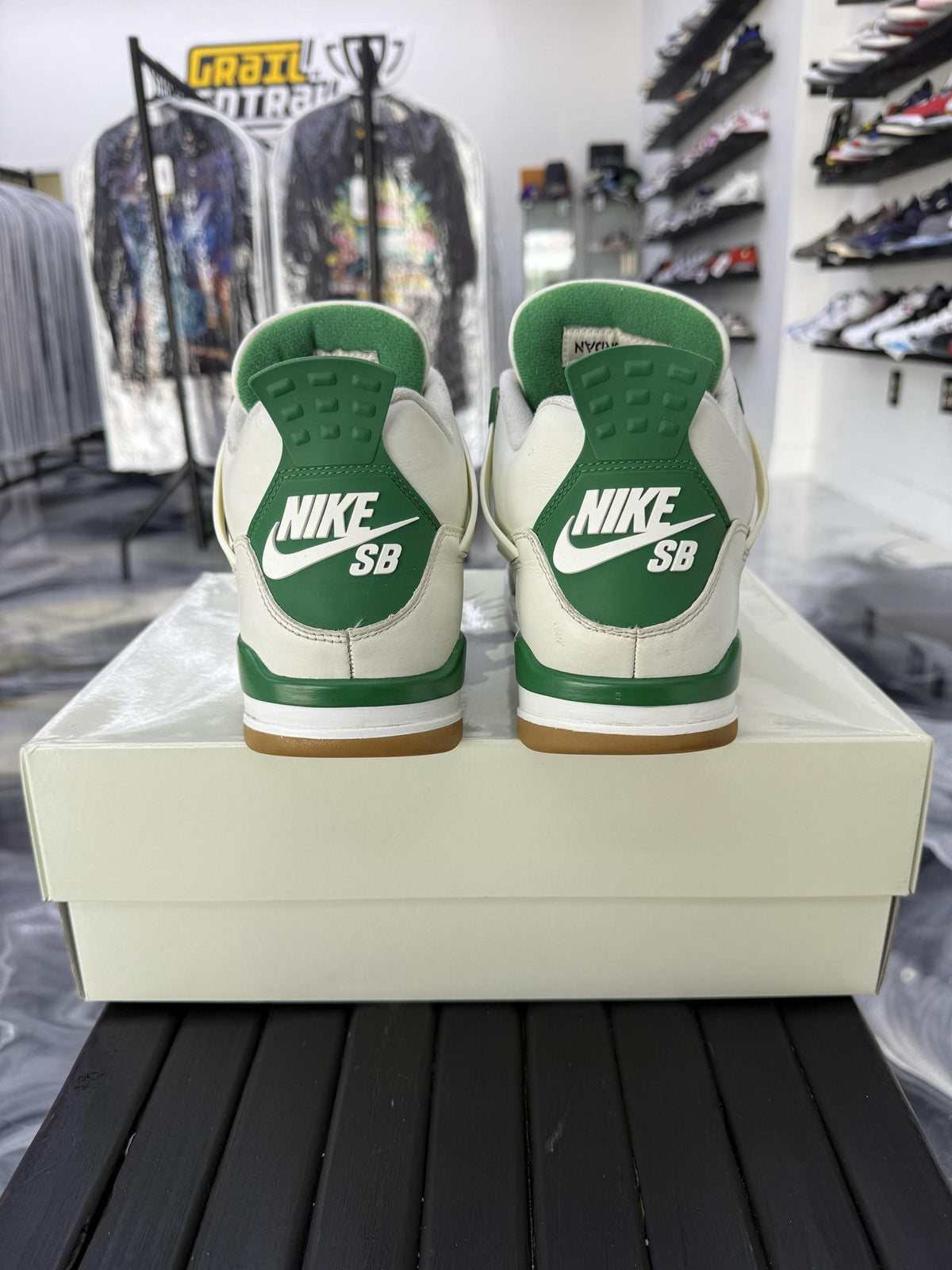 Jordan 4 x Nike SB "Pine Green" Used Size 10.5