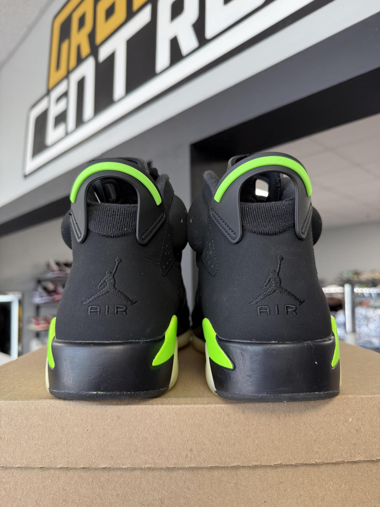 Jordan 6 "Electric Green" Used Size 10.5