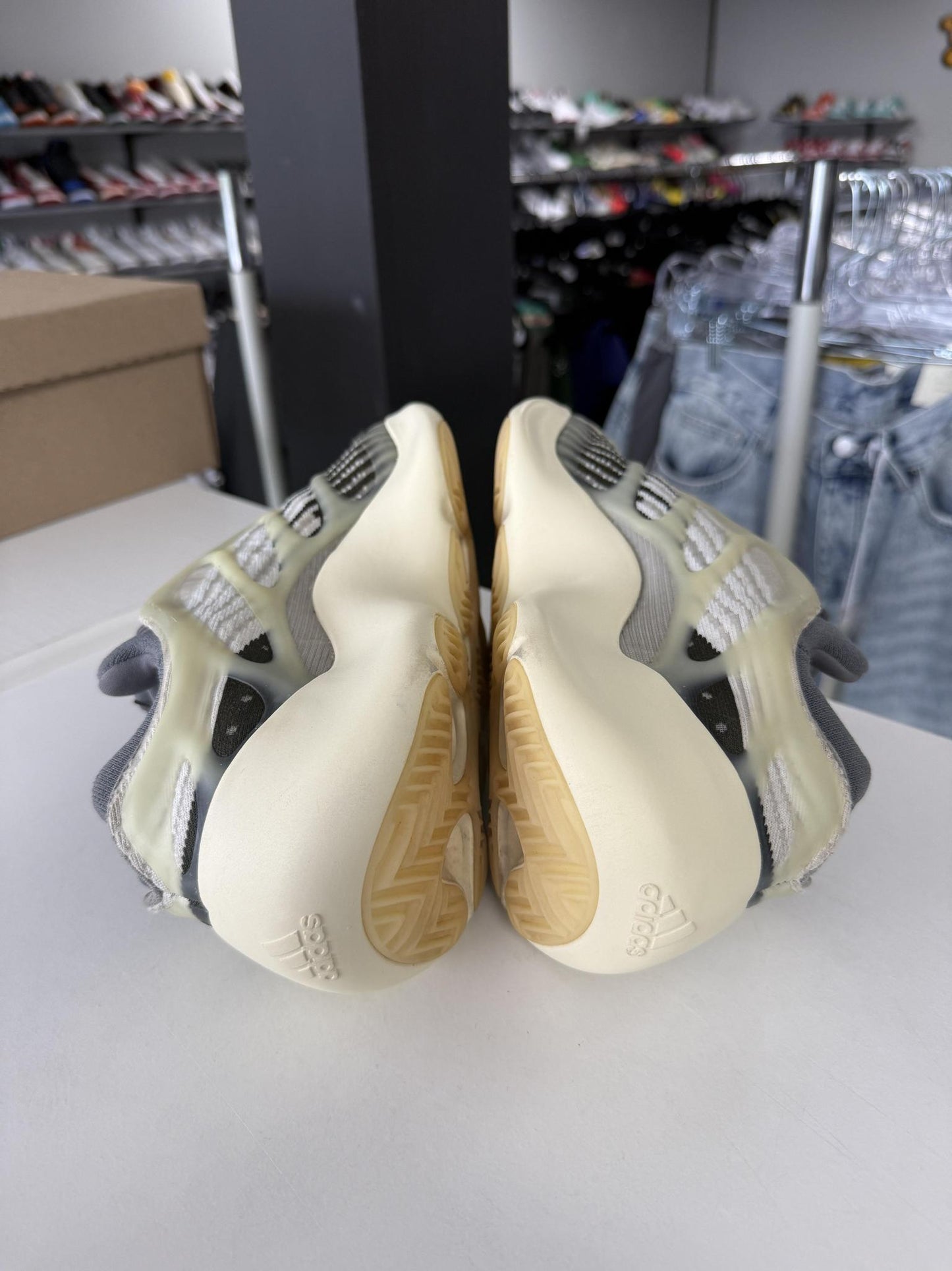Yeezy 700 V3 "Fade Salt" Used Size 8
