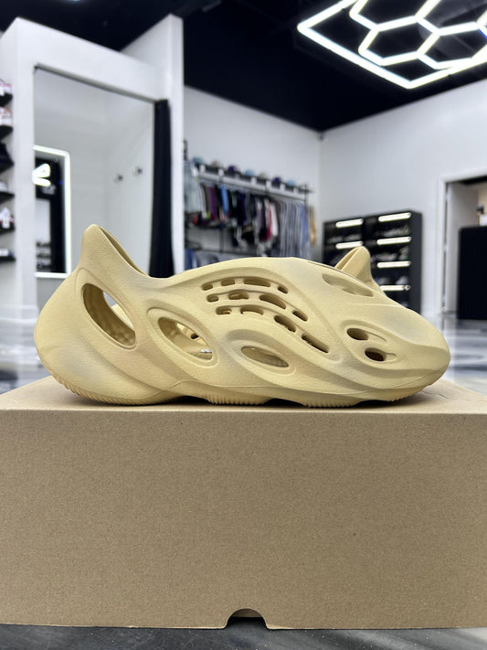 Yeezy Foam RNNR "Desert Sand" Used Size 10