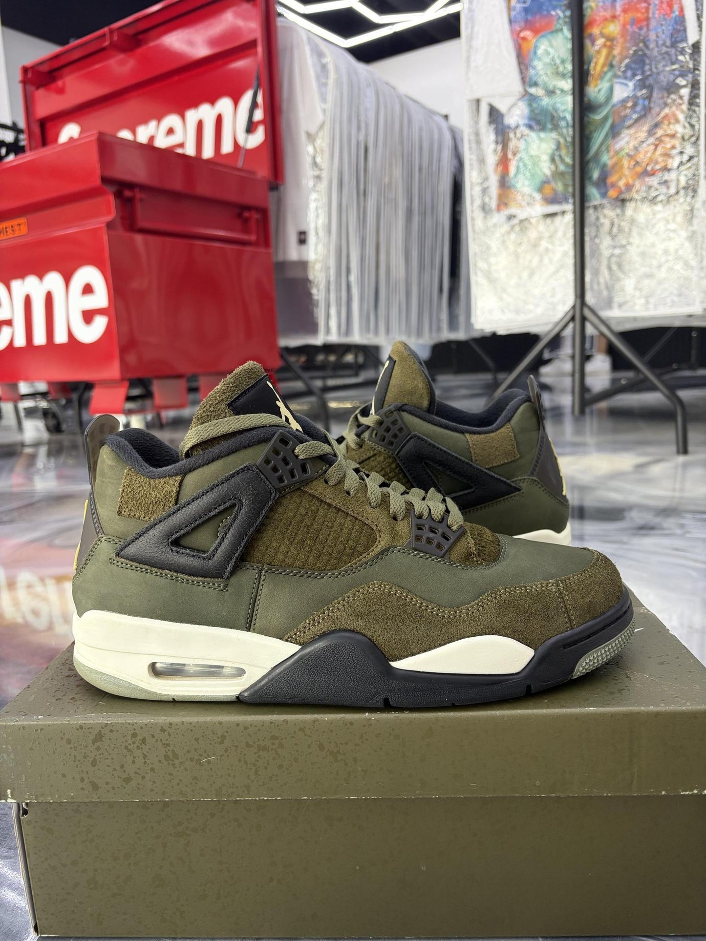 Jordan 4 "Olive" Used Size 10.5