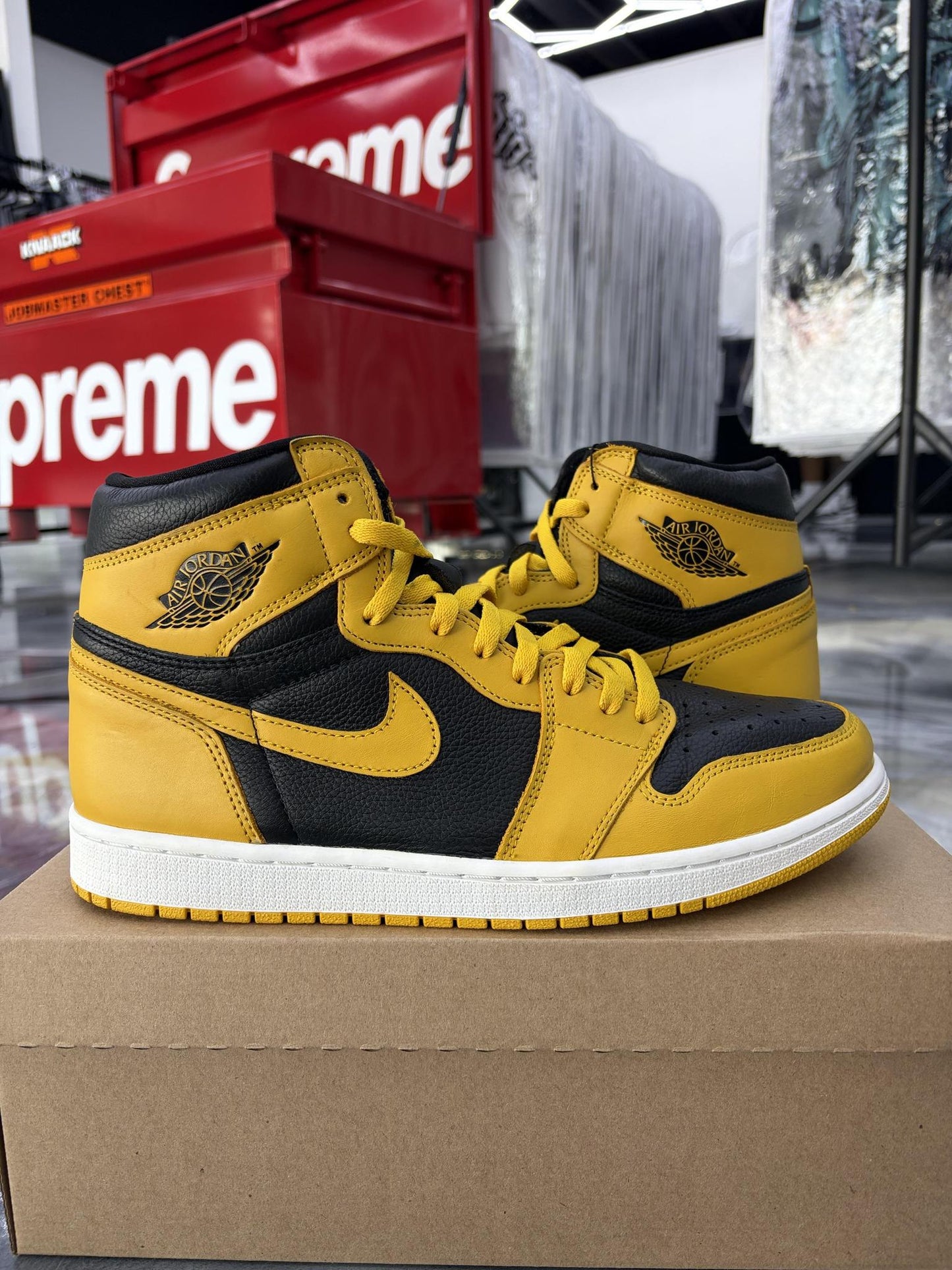 Jordan 1 Retro High "Pollen" Used Size 11.5