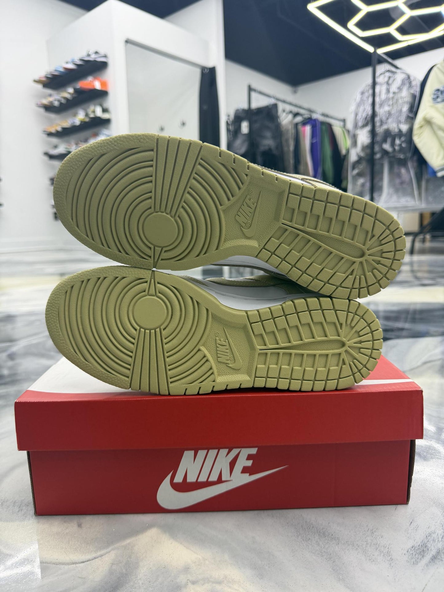 Nike Dunk Low "Team Gold" Size 7.5