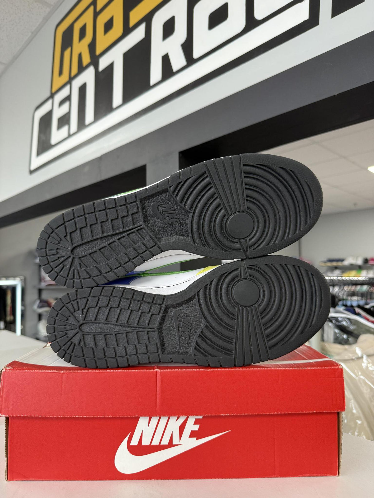 Nike Dunk Low "Green Strike" Used Size 10