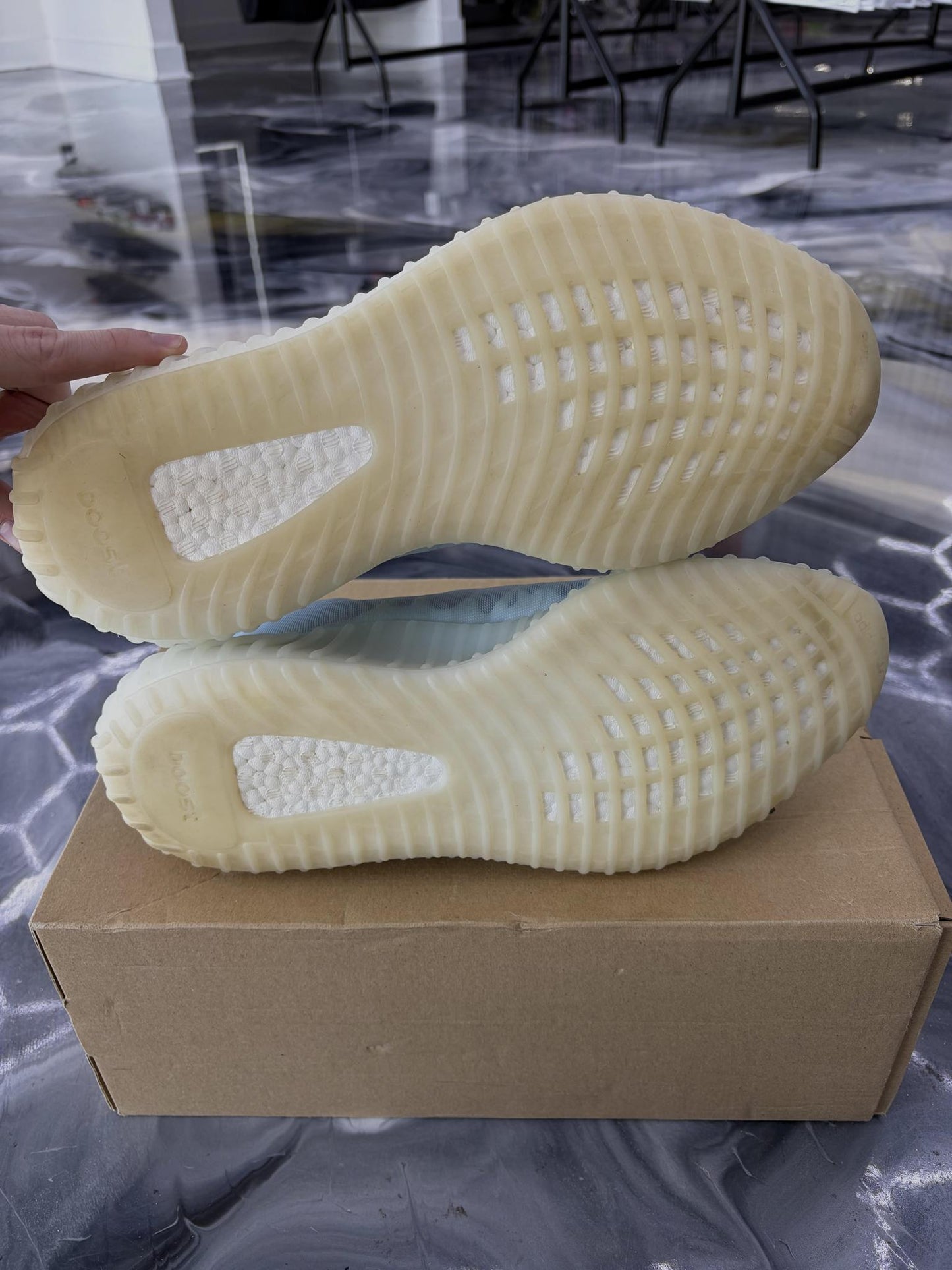 Yeezy 350 V2 "Mono Ice" Used Size 12