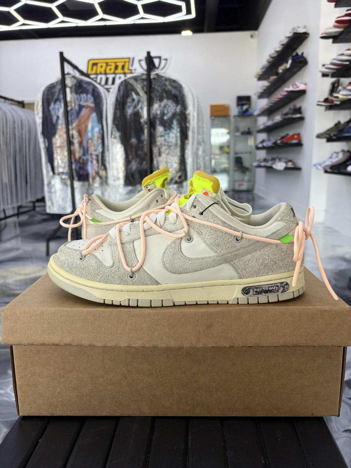 Nike Dunk Low Off White "Lot 12" Used Size 9.5