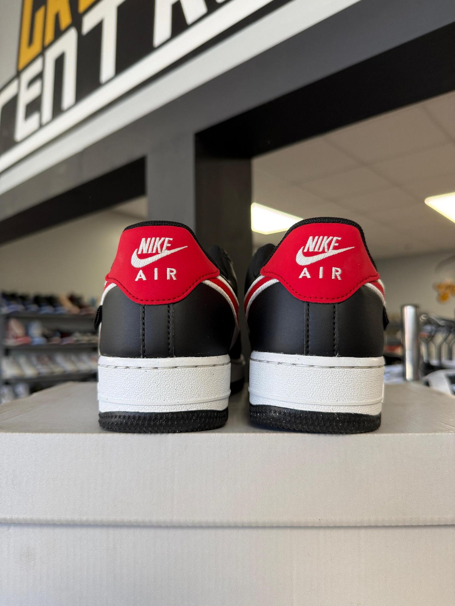 Nike Air Force 1 Low "Black Red" Used Size 7.5
