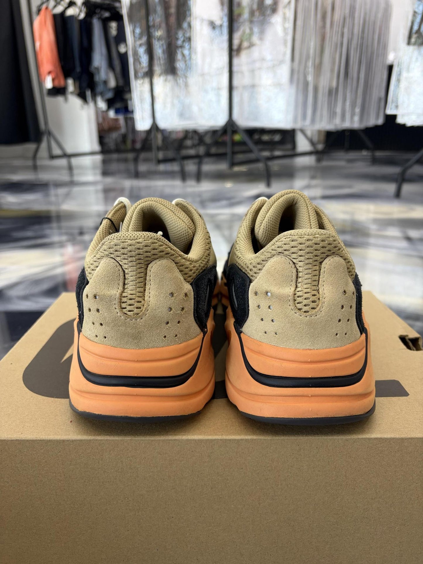 Yeezy 700 "Wash Orange" Used Size 10