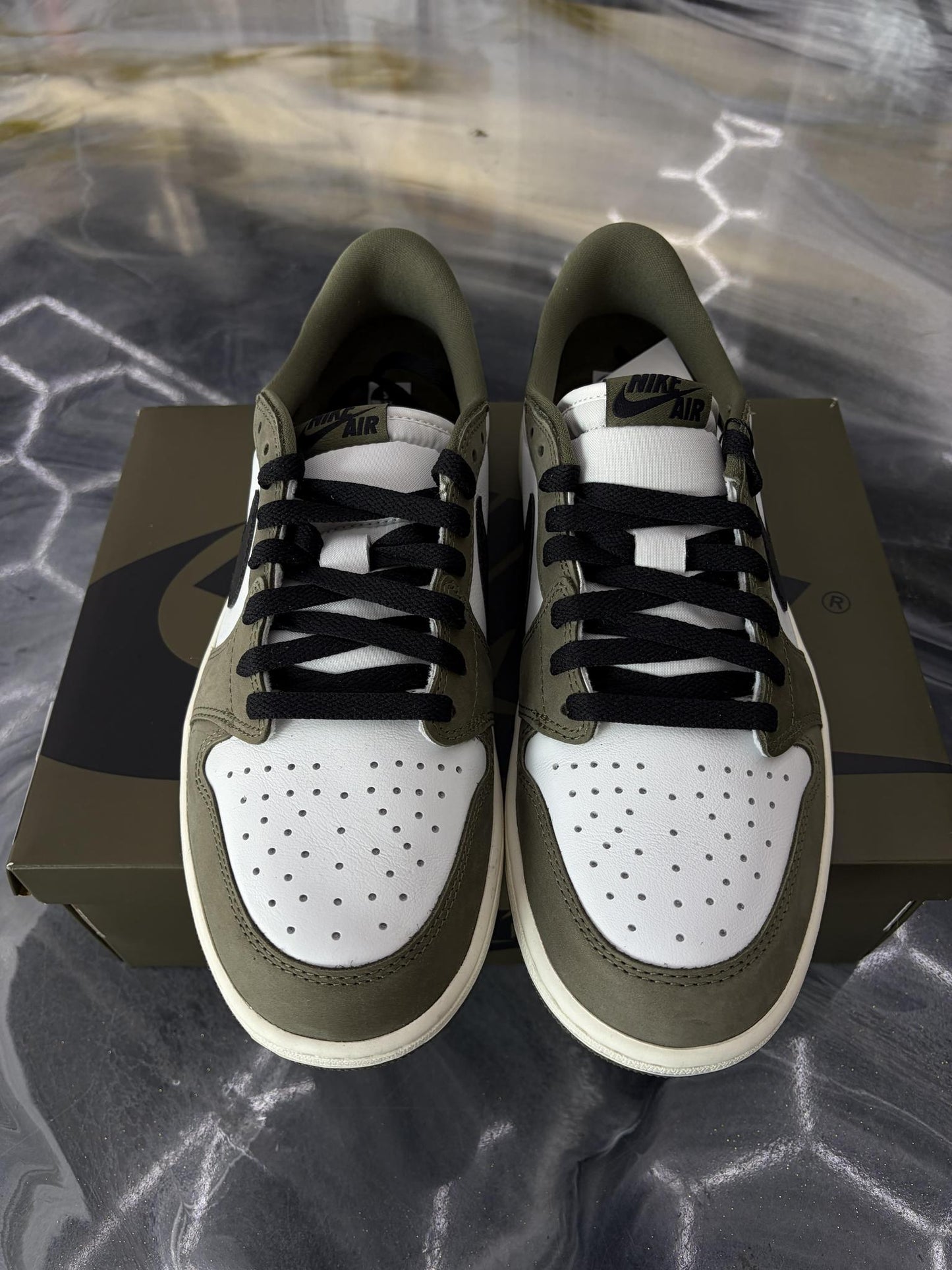 Jordan 1 Low "Medium Olive" Used Size 9.5