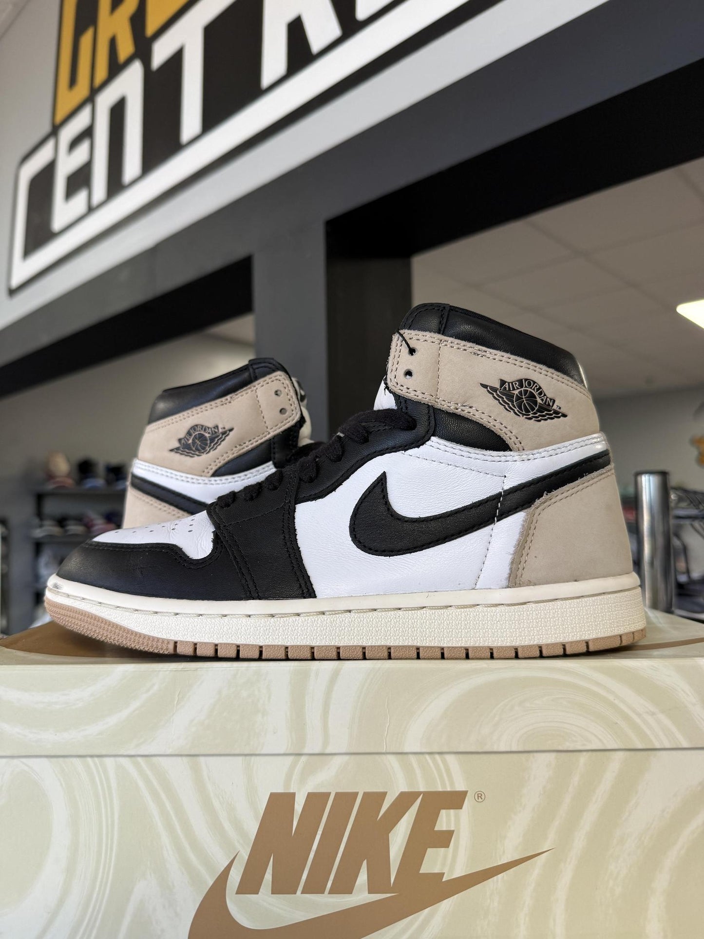 Jordan 1 Latte Used Size 5.5Y/7W