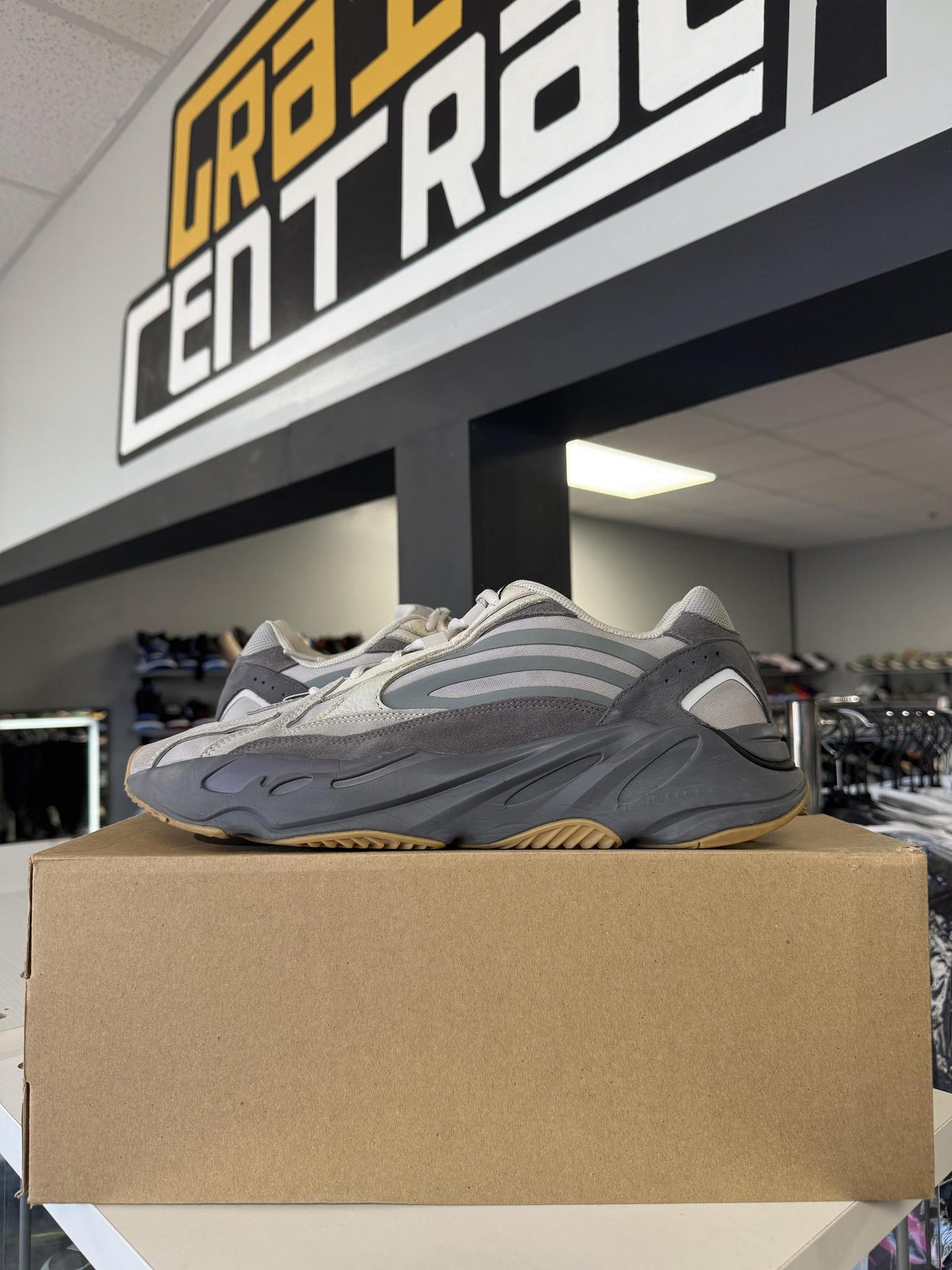 Yeezy 700 V2 "Tephra" Used Size 13.5