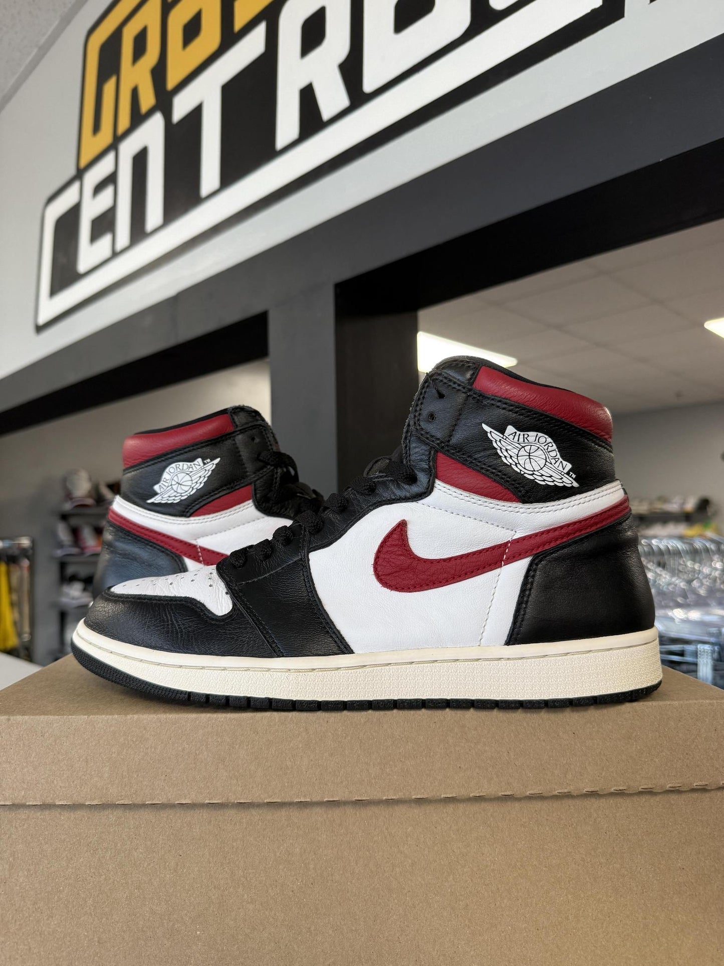 Jordan 1 "Gym Red" Used Size 11