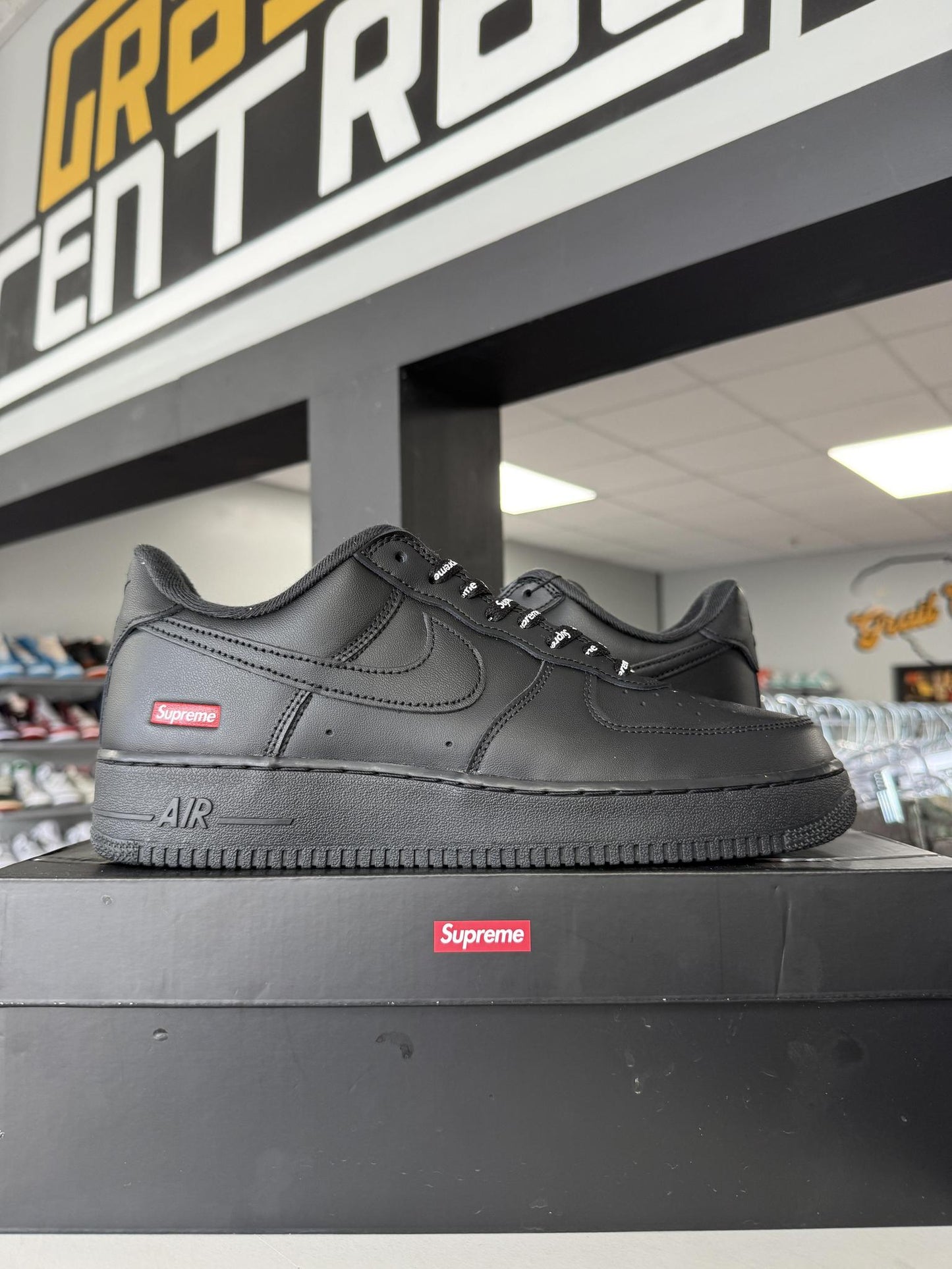 Nike Air Force 1 Low Supreme "Black" Used Size 10.5