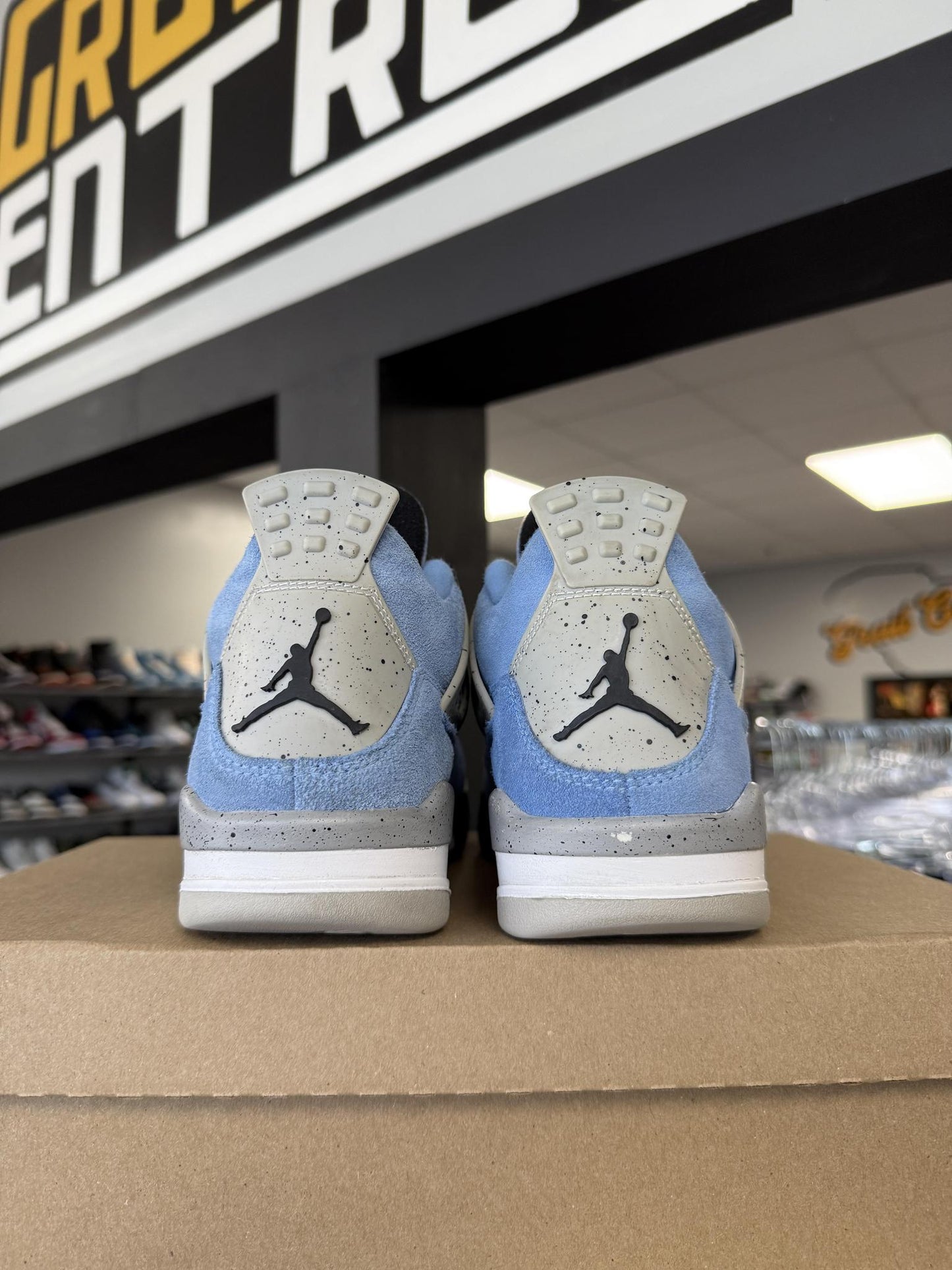 Jordan 4 "University Blue" Used Size 7Y/8.5W