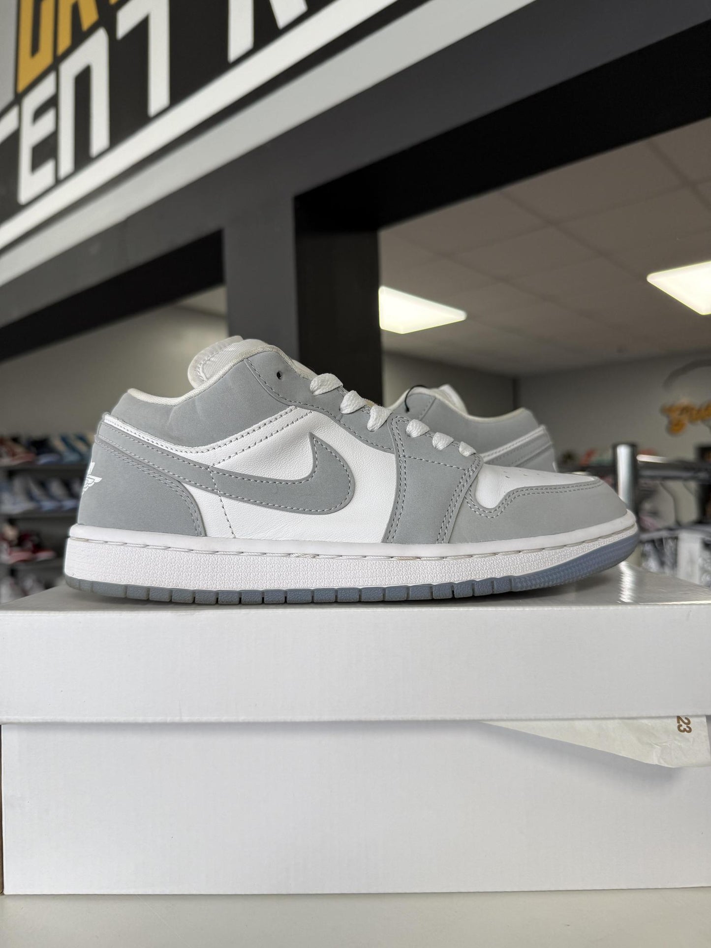 Jordan 1 Low "Wolf Grey" Used Size 5.5W/7Y