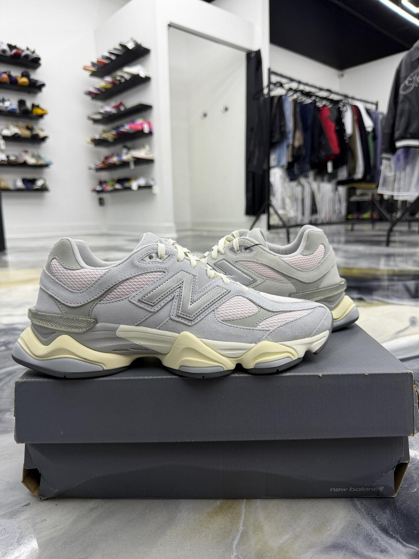 New Balance 9060 "Grey Pink" Used Size 8.5