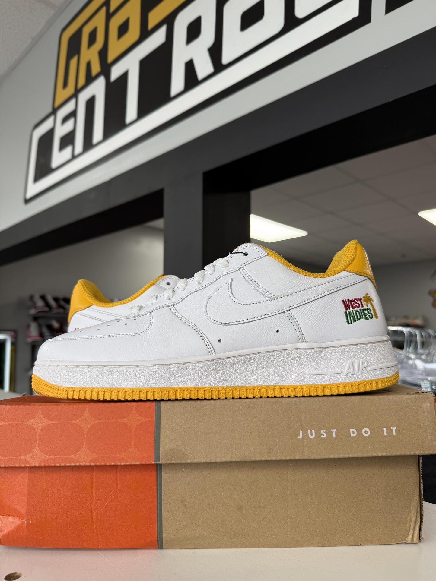 Nike Air Force One Low "West Indies" Used Size 11