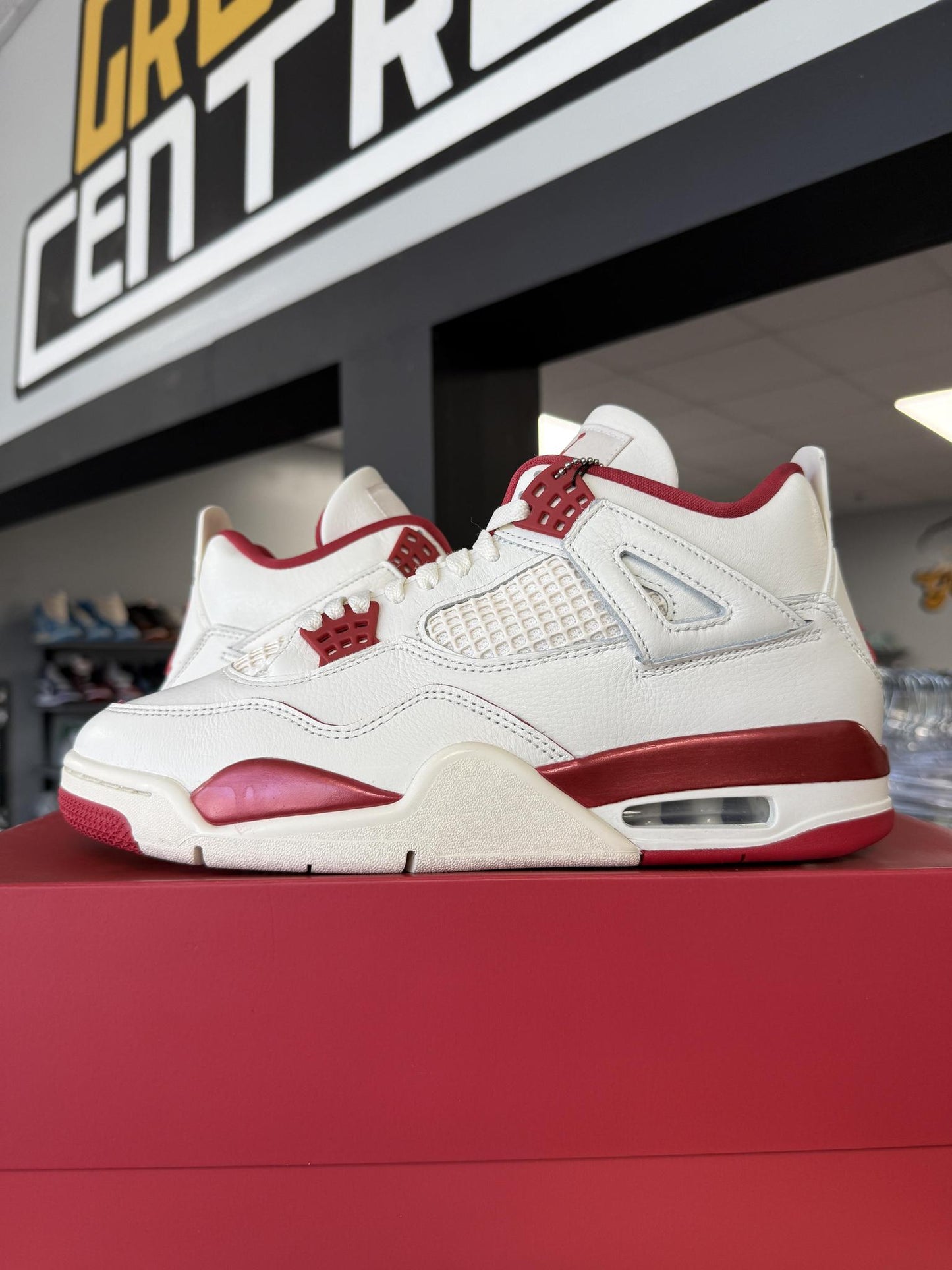 Jordan 4 "Valentine's Day" Used Size 10