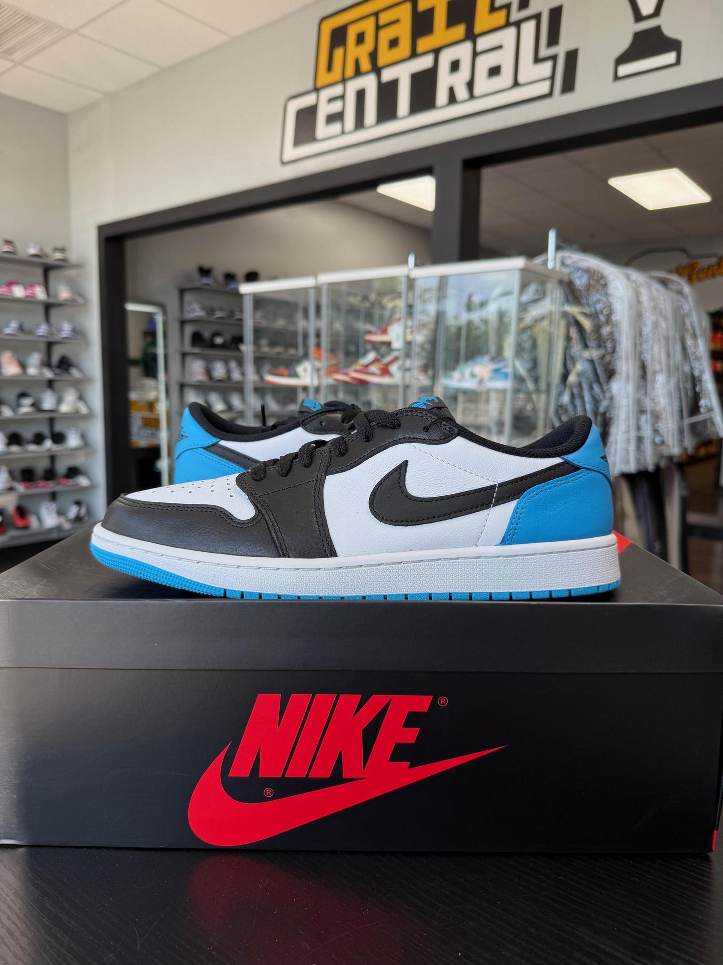 Jordan 1 Low "Powder Blue" Used Size 12