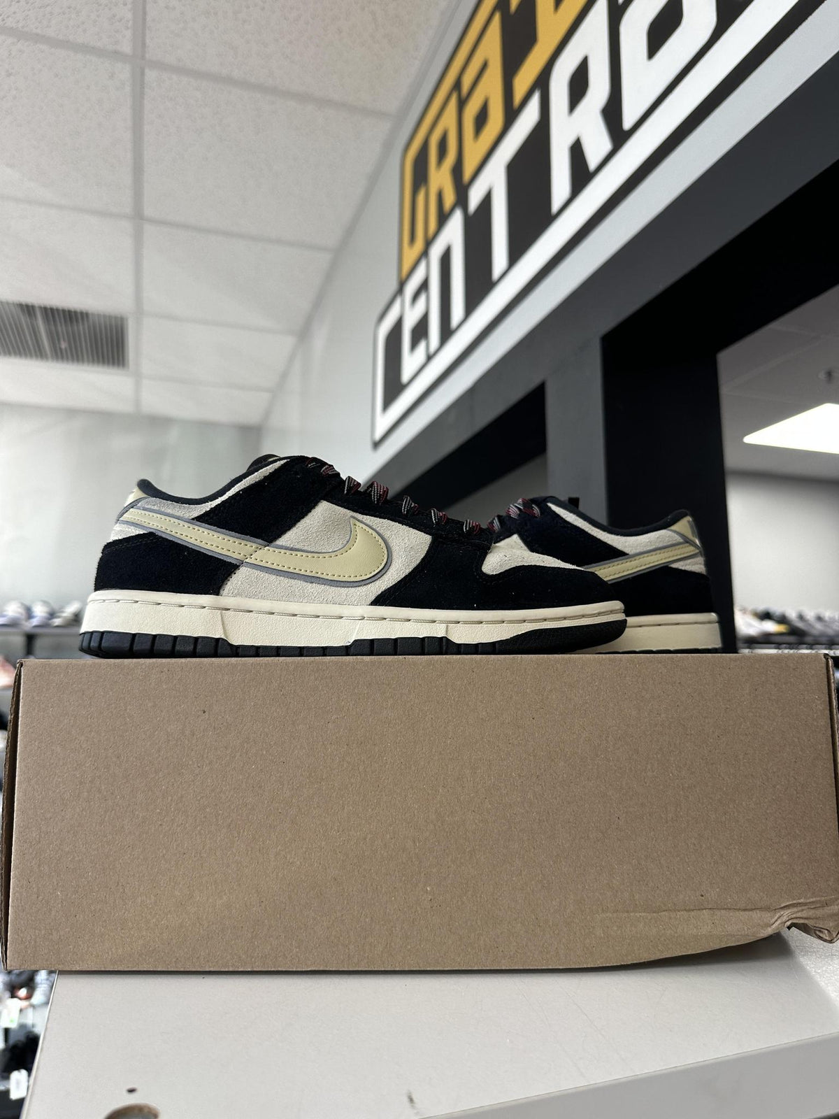 Nike Dunk Low "Black Tan" Used Size 7Y/8.5W